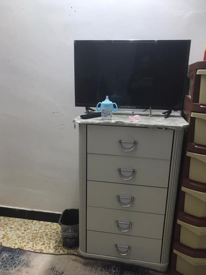 السلام عليكم 
للبيع 
غرفه نوم تركيه 9 قطع جديد 
كدامك بالصوره 
السعر مليونين وخمسمائه الف (2 مليون و500 )
***********
