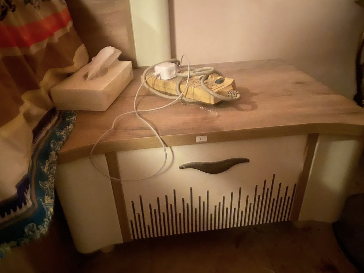 السلام عليكم 
غرفة نوم تركية مستعمل قليل 
ملحقات كاملة+دوشك 
راسلنا على رقم الهاتف واتساب 
***********
السعر:1500000 وبيها مجال
