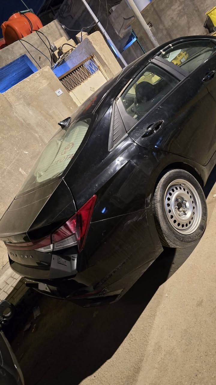 النترا 2023 معوقين
النترا 2023 رقم بصرة معوقين + وكالة عامة
 حادثها موضح بالصور / بابين اليمين وضربة بـ باب السائق مبدل وبيها ضربة بالجنطه طرف الحوض راجع بارد
1-بصمة تشغيل ابواب وصندوك
2-محرك 2000 Doch دوش المرغوب + كير اوتماتيك و S وعادي 8 نمر
3-كاميرا دواره  
4-رادارات 360 درجة ( امامي جانبي خلفي ) تمنع التصادم الامامي والجانبي والخلفي
5- وقوف ذاتي + قيادة ذاتية + تحديد مسار
6-التحذير عند فتح الباب 
7-تحكمات ستيرن 4 جهات 
8- 3 وضعيات قيادة ( عادي سبورت ذكي ) 
9- مثبت سرعة ذكي ( التحذير عند مغادرة المسار )
‏10-تدعم نظام الابل كار بلي والاندرويد اوتو
11-تشغيل عن بعُد 
12-اضواء ترحيب عند الاقتراب 
13-نقطة عمياء + تحذير عند الاشاره
14-تحديد مسار وقيادة ذاتية  ورادار امامي 
15- مانع انزلاق
ماشيه660000 (كلم) 
السعر 120
مكاني البصرة ***********
