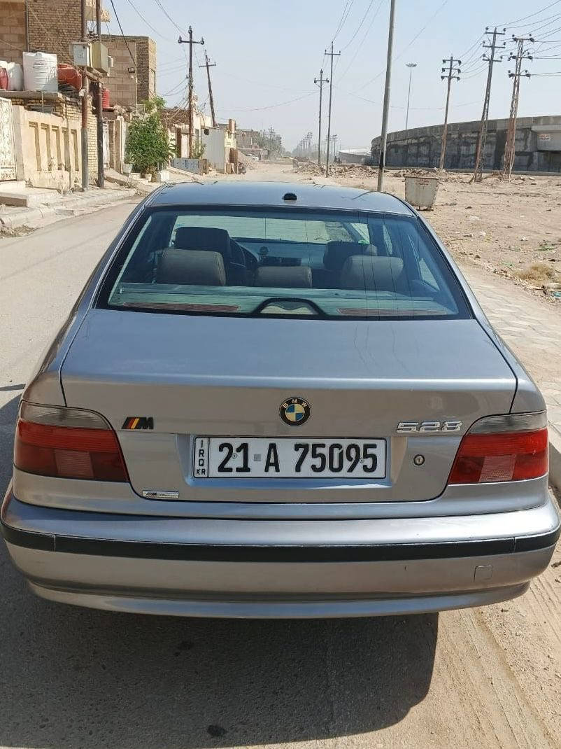 السلام عليكم اخوان الغوالي 
BMW/E39 للبيع 
الموديل 1998
الون رصاصي صدر الحمام مصبوغه عام بدون دواخل 
محرك 28 فانوص جديد شاده 
كيراوتوماتيك تبترونك 
سلايد روف طكتين 
داخل مشمشي نضيف حيل 
كشنات كهرباء فول حركات 
تخم تاير جديد ويل كب بلادي 🛞🛞
تبريد خير من الله ❄️❄️
السياره خير من الله وبيه بعد مواصفات وكامله من كل النواحي
السعر 95ورقات وبيه مجال
مكانه الغدير او الكراده 
رقم الهاتف ***********
