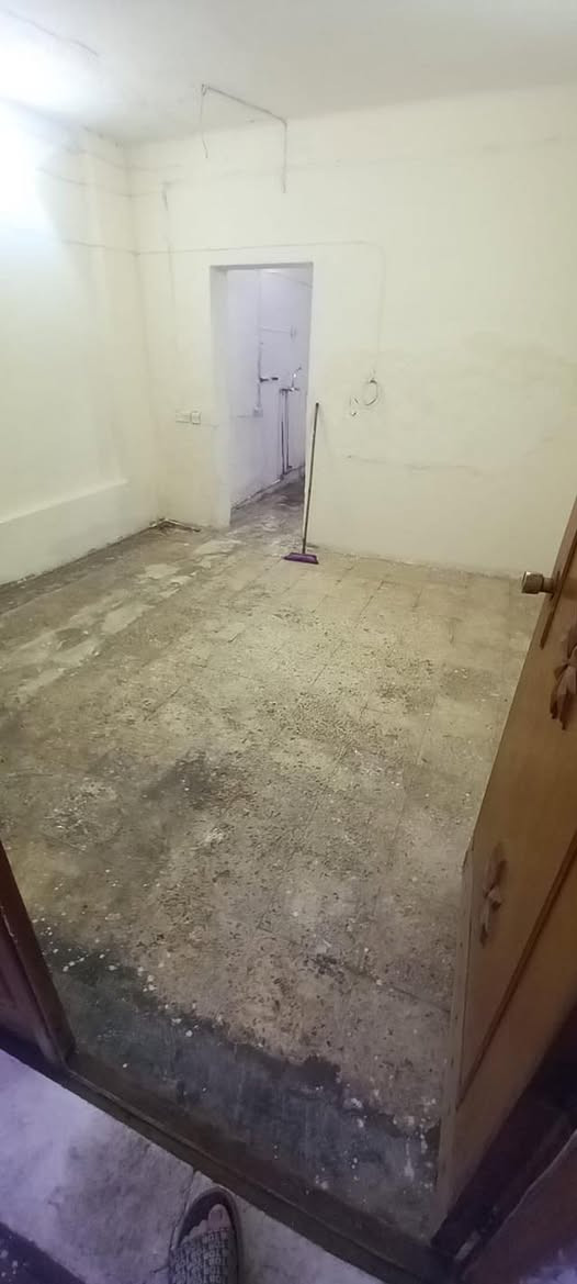 دار في حي القاهرة بضهر جامع النداء
قرب الشارع العام ٥٤ متر
طابق الارضي صالة ومطبخ وطارمه اماميه وخلفية والخدمات
الطابق الثاني غرفة صغيرة + غرفة كبيرة وبالكونه 
٣٧٥ الف الاجار
***********
***********
