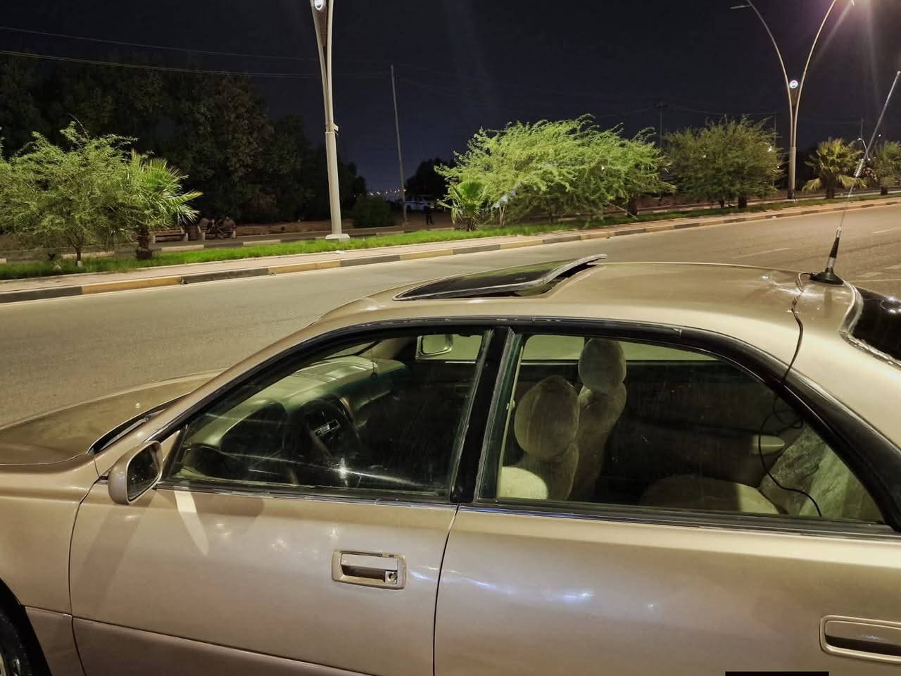 سلام عليكم 
🚗 لكزس ES300 موديل 2001 للبيع 🚗
المواصفات والبيع:
النوع :ياباني 
الموديل: 2001
العنوان البصرة 📍
مكينه وكير مكفولات 
السياره : يسرا بلاد 
غرفتها نضيفه.
سياره مصبوغه جماليا فقط بدون ضربه ...
حدادا 100/100..
كهربائيات شغاله
سياره :شاشه سماعات بلوتوث مفخمم📢.
توني شاد باور جديد ومشط جديد.
رقمها بصره خصوصي تحويل مباشر شرط. سنويه ساقطه.  .
البيع تبريد ثلج
السعر مطلوب 48💸 ورقه 
باقي التفاصيل تواصل ع الرقم الهاتف مكلف ب نشر صاحب المنشور اتصال ع رقم الهاتف. *********** مكلف ب النشر اتصال
