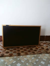 تلفزيون حجم 43 بدون نت نظافته حييل نظيف وكلشي مابي  الاستفسار 07512490...