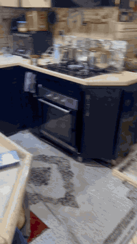 السلام عليكم مشتمل للبيع 52 ملك صرف الشعب شارع الصحه مقابل سوق الصبح قريب على شارع العام الأستفسار ***********
