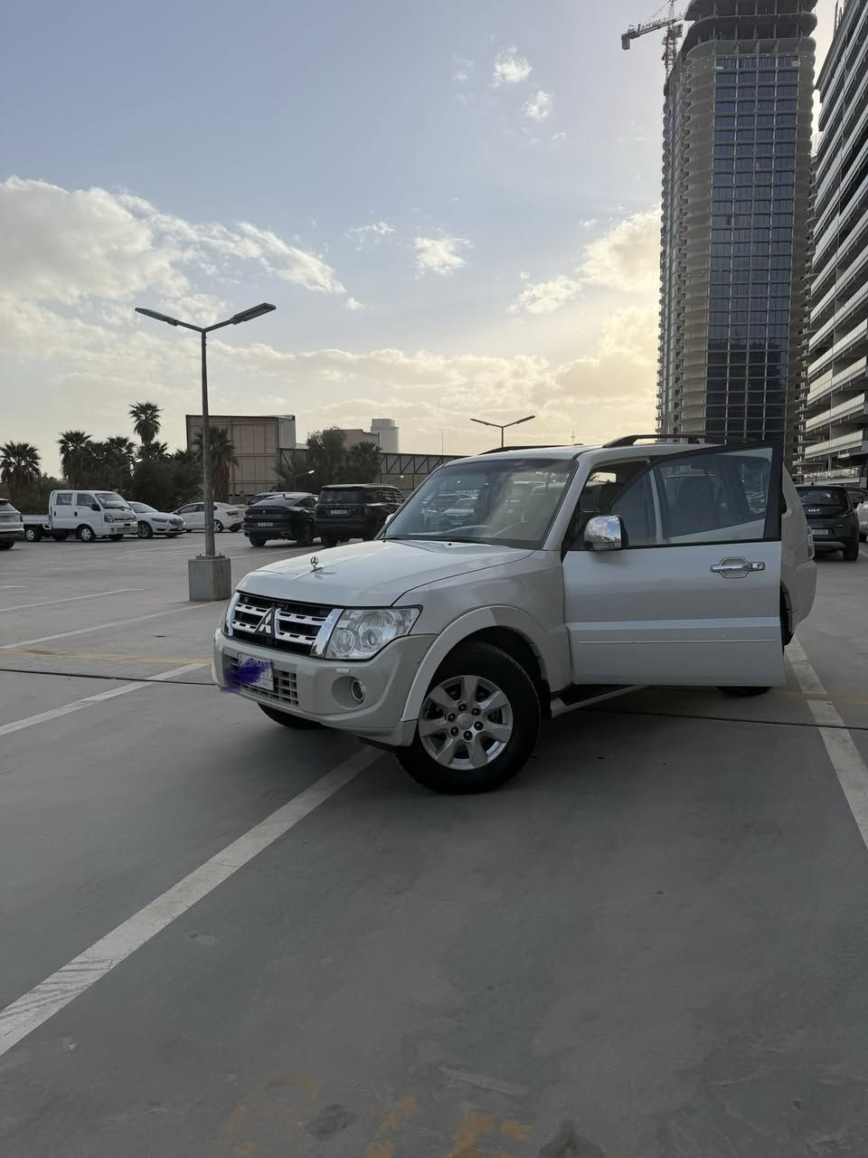 باجيرو حبتور Gls موديل 2014
السيارة باسمي تحويل ثاني يوم
سلايد
حساسات
كاميرا
شاشة
دمام 
زراك لايت
تبريد قطعتين
ثلاجة
مري شفط
السيارة بيها جاملغ ايسر مبدل وتعديل بالباب والبنيد وتعديل بالتكمة بسيط وتكحيل بالجاملغ الايسر
ماشية 15200
عليها غرامات مليون وربع ينزل من سعر الشراء
السعر 155 وبيها مجال
للاستفسار على هذا الرقم
***********
مكاني المنصور
