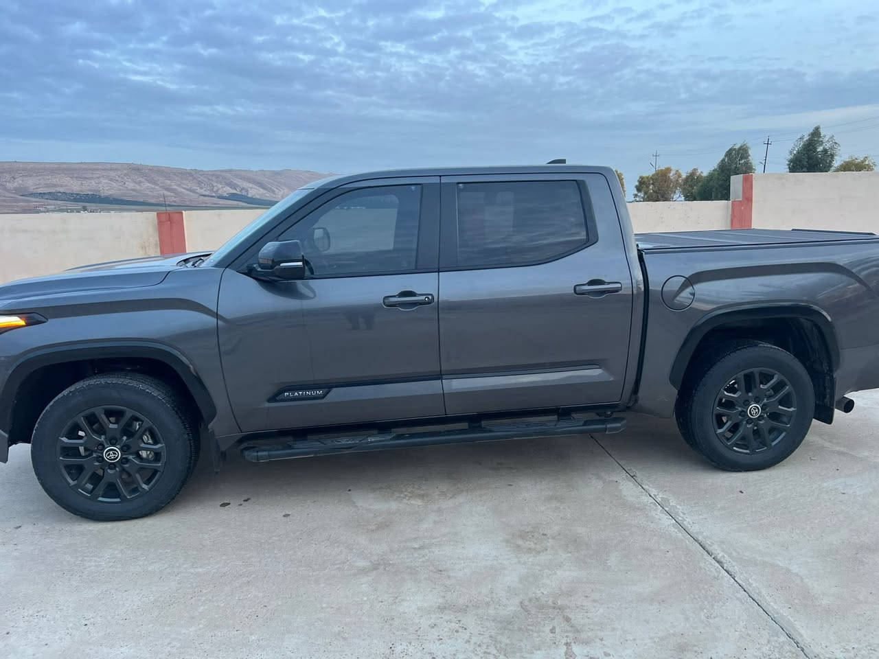 السلام عليكم ورحمة الله 

   تويوتاا تاندره 2024  وارد كندي كلين سياره 
  مواصفات. بلاتينيوم  TRD   

  السياره فول مواصفات. 
    معروف. ال بلاتنيوم داخل جلد طبيعي يجي 
ً.  مطعم صاج وا خيط ازرك. 
   
   السياره بانزين. مو هايبردد 
      سياره جديده اب معنى الكلمه.  لحد يقارنه بل مهجوم
    
   رجأن. بس الشراييراسل خاص بل خير على ياخذه 

  مكان السياره. بغداد. او. الموصل.


**إذا كنت صاحب هذا الإعلان وتريد حذفه لأي سبب، رجاءا أرسل رسالة إلى الدعم الفني**