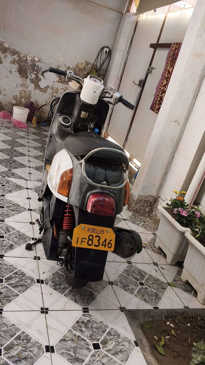 سلام عليكم بوليس كابريتر دراجه بلاديه السعر ٧٥٠وبيها مجال للشراي متواجد عل فيس وعل الرقم ***********
