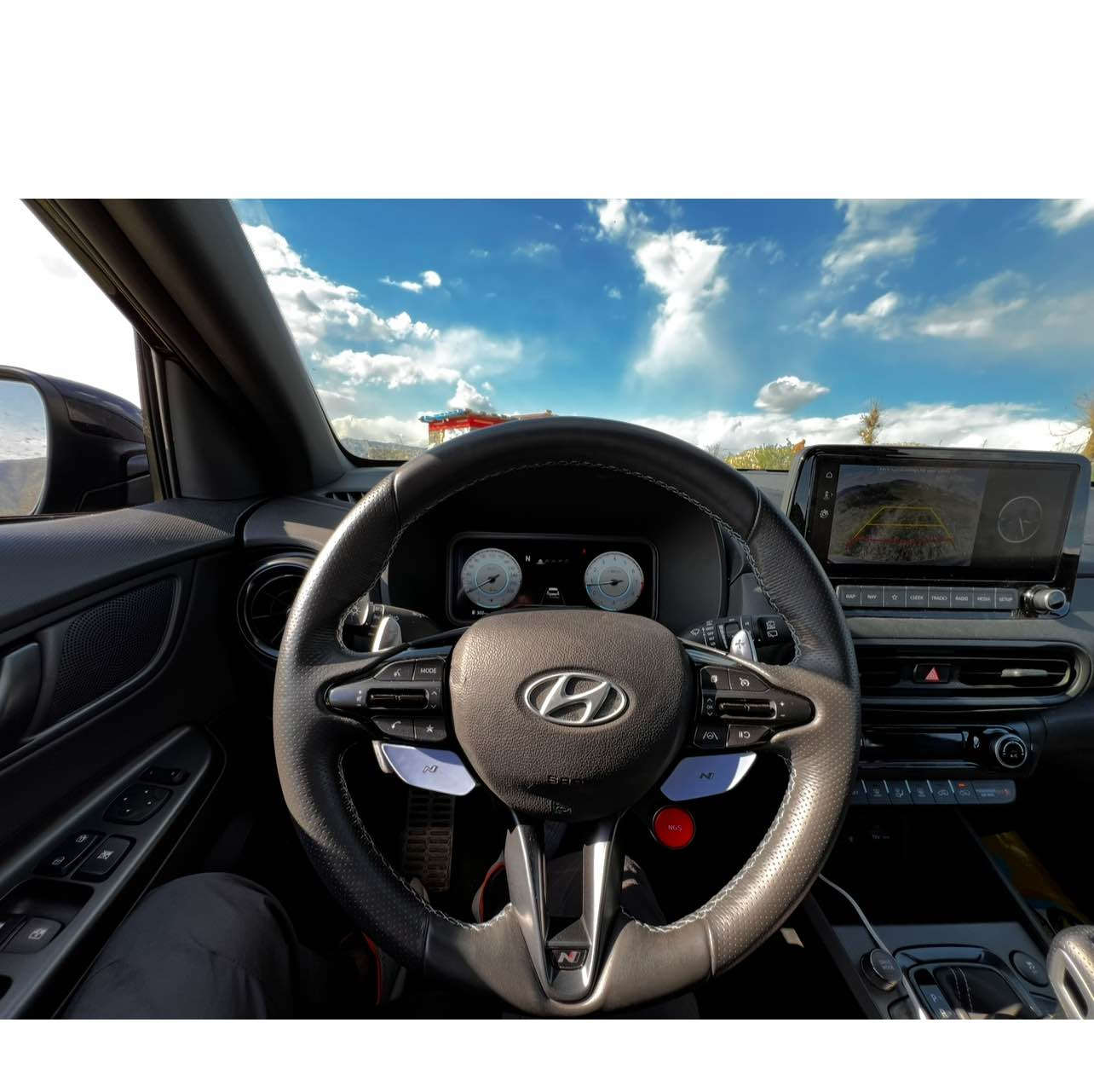 ***********
سلام عليكم 
لعشاق سيارات سبورتيه والشباب و منافسات 
السياره  هيونداي كونا N لمتتد فول فول🔥🔥  
موديل 2022
حجم المكينه 20 توربو  
سياره مرقمه دهوك  كلشي جيديد  السنويه  جديد حتي 2029 ماكو فلس تصرف بيها كلشي علي وضع شركه 
سرعه كيج سياره 300km في ساعه 
منافس جارجر جالنجر و كولف  الي يريد راح ادز الها صوت كزوز كلش قوي مال شركه 
ماشيه 32الف كيلومتر اخ زيرو 🔥
اسياره كلش نظيفه 
الكشنات جلد وقماش وحضن و علامه Nسبورتيه موجوده  كل مكان 🔥
حجر بيئه بلادي  موجود🔥
الكير 8درجات🔥 
3كيرات اوتوماتيك وعادي و تبترونيك 🔥
شفتات سباق موجود 🔥
رادار امامي جانبي  ورادارات بلادي علي وضع شركه🔥 
تشغيل عن بعد  شغال 🔥
كشنات تدفئه🔥
4وضعيات قياده 🔥
نورمال يكو سبورت وثلج 🔥❄️
سبورت پلاص  يعني الدكمه الي ب يمين اسمها N  اذا تدوس عليها  سياره كلها يبدل علي نظام سبورت حتي توربو وصوت سياره باك فاير بدون نار و السياره يصير ثقيل و حتي تكدر تتحكم بشاشه تبدل بستنات و صوت ساره و دبلات و ثقل ستيرن 😉👌
زر NGS 🔥🔥🔥نفس الفراري و لامبور كيني اذا تدوس عليها راح يزيد ١٠ احصنه من 280  راح يكون 290 حصان خلال 20ثانيه فقط 🔥🔥🔥
مانع انزلاق 🔥
تحديد مسار مع ستيرن لا يطلع من مسار 🔥
مانع انصدام 🔥
تشغيل و ابواب بصمه 🔥
كشن السايق كهربائي من كل جهات 🔥
تنبيه ترافيك 🔥🫡
ابل  بلي و اندرويد بلي 🔥
سماعات هرمون كاردن رهيب 🔥
شاحن وايرلس 🔥
3مداخل USB🔥
ضرر شوي جملخ امامي مبين بلصوره و باب سايق السياره نضيفه للغد ماتصرف عليها ولا دولار  
سعر بلاش 153ورقه و شوي مجال ماكو هذا سعر بالعراق كلها
رقمي موجود و اني مو متواجد علي فيس رجاء اشلع عيوني اذا مو شرايي لا تتصلي بي مكاني ب دهوك
*********** دهوك, العراق
