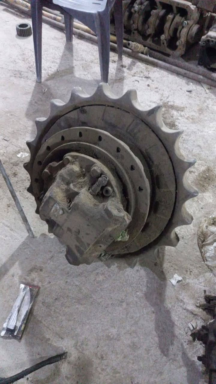 اللهم صل على محمد وال محمد للبيع جب طويل حفاره هيتاشي ياباني اصلي ١٤ متر يرهم على كل الحفارات من حجم ١٨٠ إلى حجم ٢٤٠ فايف زت عادي  زت ثري بي فايف جي فايف حياهم الله الطيبين العنوان كربلاء المقدسه شارع كربلاء نجف عمود ٩٧٣ رقم تلفون ***********
