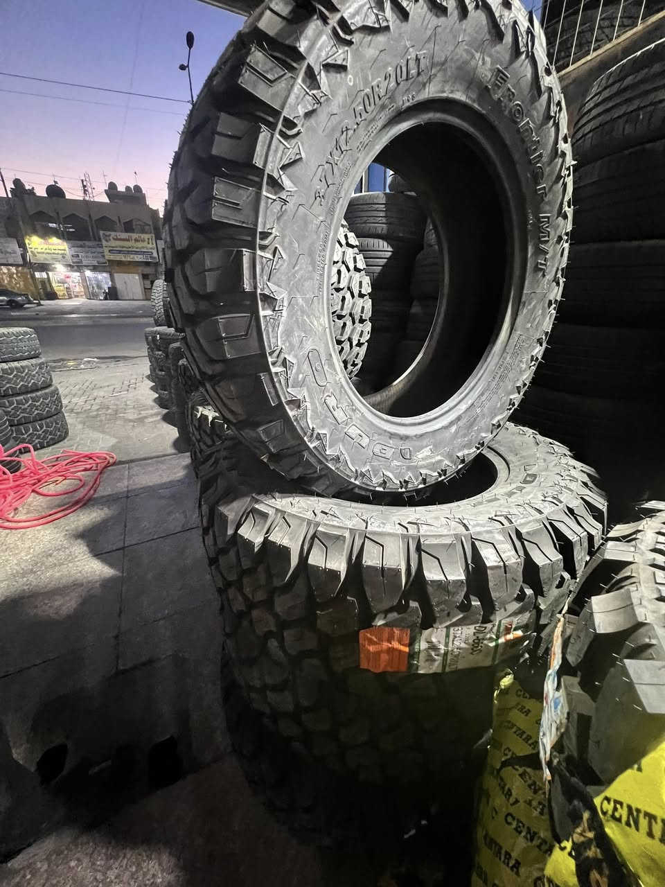 السلام عليكم تم بعون الله وصول اطارات خشن AT +MT القياسات 
٢٨٥/٧٠/١٧ مستخدم وجديد 
٢٩٥/٧٠١٧ مستخدم 
٣١٥/٧٠/١٧ مستخدم 
٣٧/١٢.٥/١٧ جديد 
٣٧/١٢.٥/٢٠ جديد 
العنوان بغداد حي العامل مجمع المسك قرب حسينية الائمه 
للاستفسار اكثر الاتصال واتساب ***********
