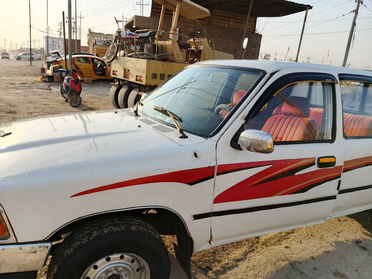 السلام عليكم اخوان رحمه الوالديكم الي مايشتري لا يكلي أنه اجيك ويجذب عالناس  سياره  للبيع تويوتا موديل 2000السنويه لغايه 2030 باسمي   مصبوغه عام مكفوله كير محرك اكسن  شاصي   السعر 63وبيهه مجال قليل العنوان البصره المدينه الهوير الرقم ***********
