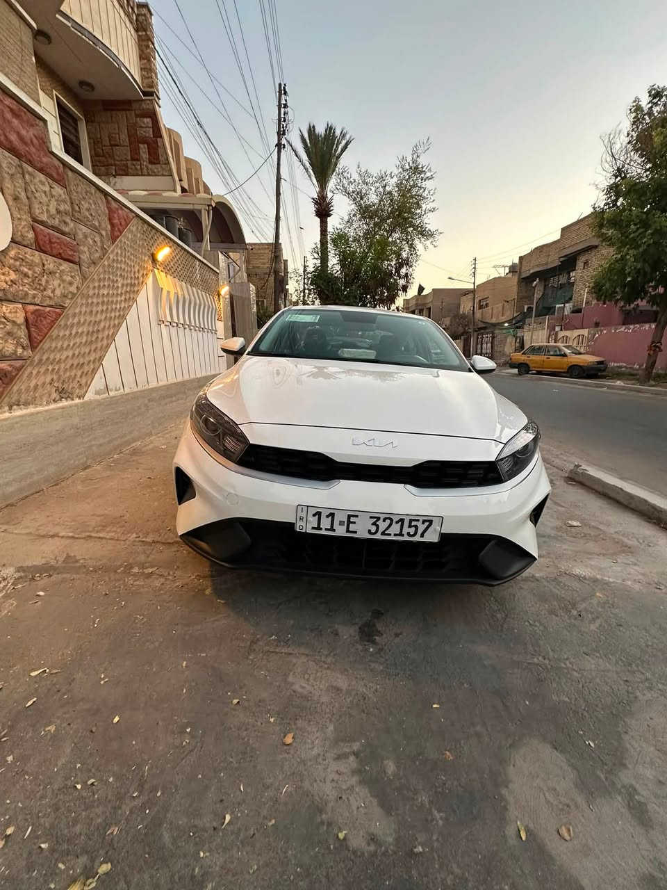 السلام عليكم كيا سيراتو خليجي موديل 2024كوري اصلي مكينه 2000السياره مكفوله كفاله عامه من البارد والصبغ والتبديل سياره جديده بل كارتون بعدهاا بلزكات الشركه باسمي ماخذها زيرو على يدي مواصفاته مكينه 2000دوش حساسات فول تحكم كشنات جلد لد امامي خلفي سياره جديده اسبير منازل كتلوكاتها اسويجها الثاني ممستخدم مكان السياره بغداد الامين السعر 167بيها مجال قليل الهاتف ***********
