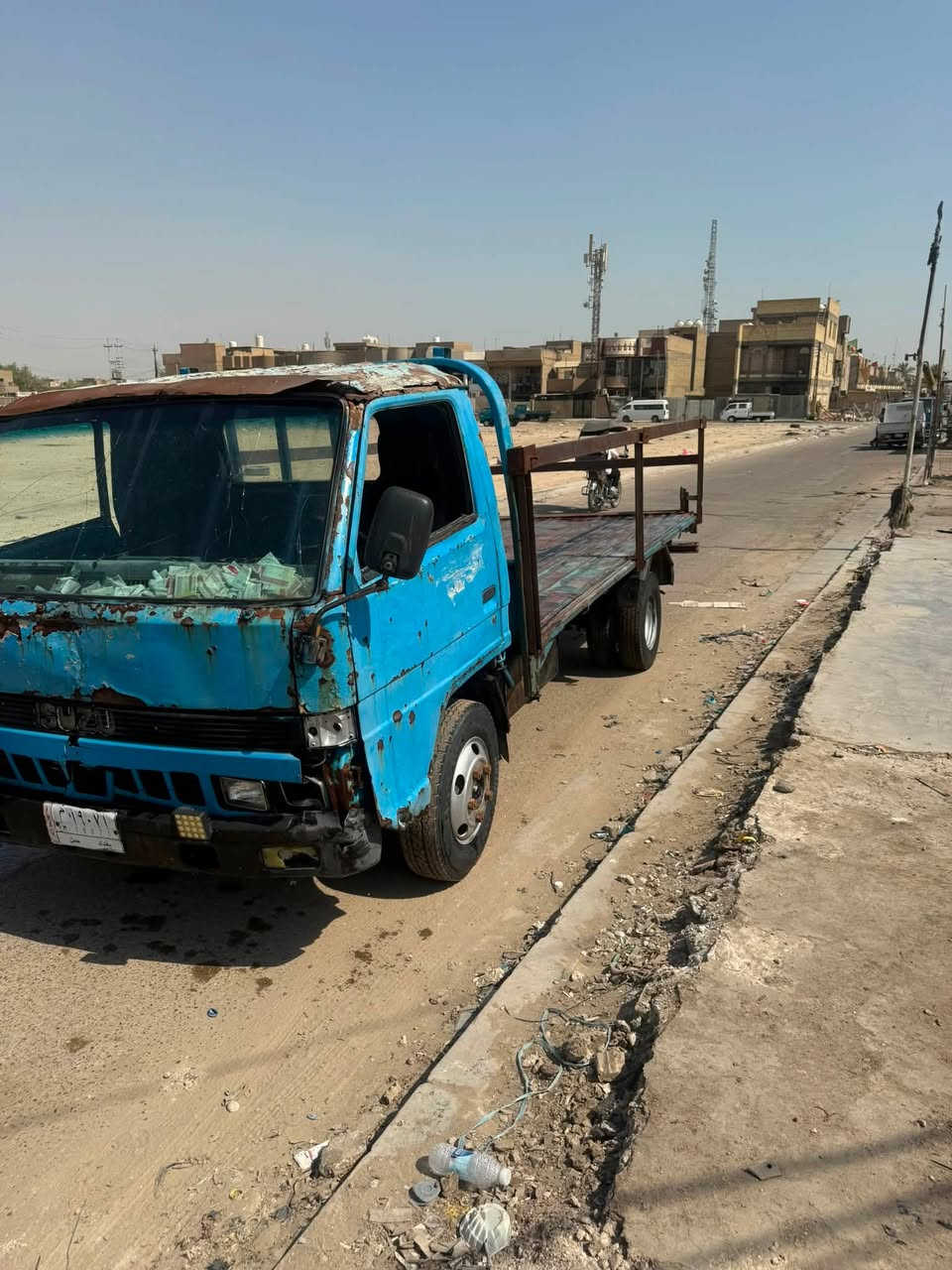 السلام عليكم
داينه ازوزه موديل 96 كير و مكينه كنتر ميسبوشي 104 توني شادهن تخم تاير برجستوم  القماره تعبانه مالته شاصي مكفول 
السعر 30 
للاستفسار *********** 
مسجله 2 طن حصتها مال الكاز 40 لتر
