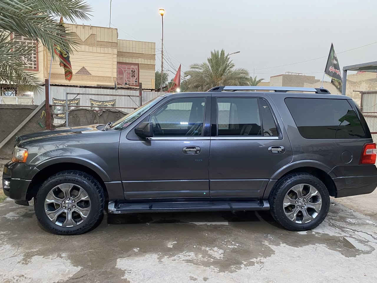 بسم الله الرحمن الرحيم 
فورد اكسبدشن 2017 ليمتد فول مواصفات 
الضرر صبغ قطعتين وقطعه كلير 
ماشيه 125 الف 
السعر 218 ورقه وبيها مجال 
للاستفسار/ ***********
