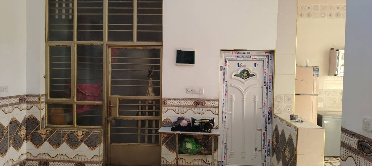 سلام عليكم بيت البيع مساحته 130 على شارع 15 مقابيل حسينية ابا صالح رقم الهاتف ***********
