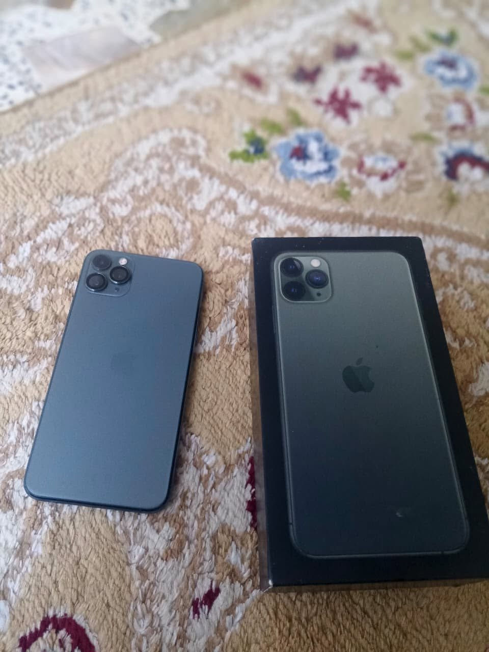 ايفون 11برو ماكس جهاز نضيف بشكل. شرق اوصط بطاريه 73 ومبدله شاشه 3 خيارات وبصمه الوجه واكفه سعره 300 وبي مجال رقم الهاتف *********** مكان بغداد الحسينيه
