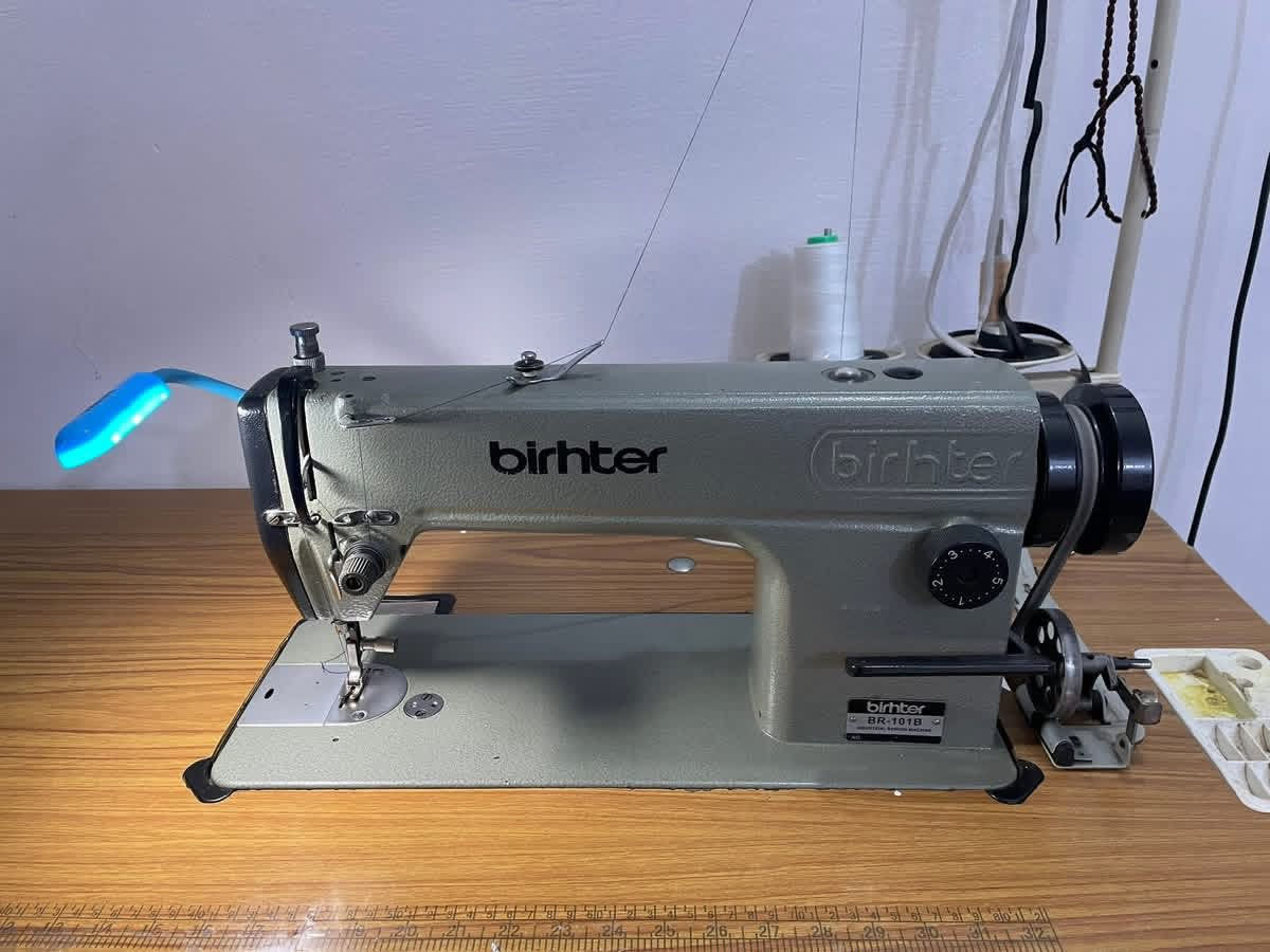 السلام عليكم من رخصة الادمن مكينه ابراذر 101 النضافة مثل ما مموضح كدامكم السعر 225 العنوان البلديات ***********
