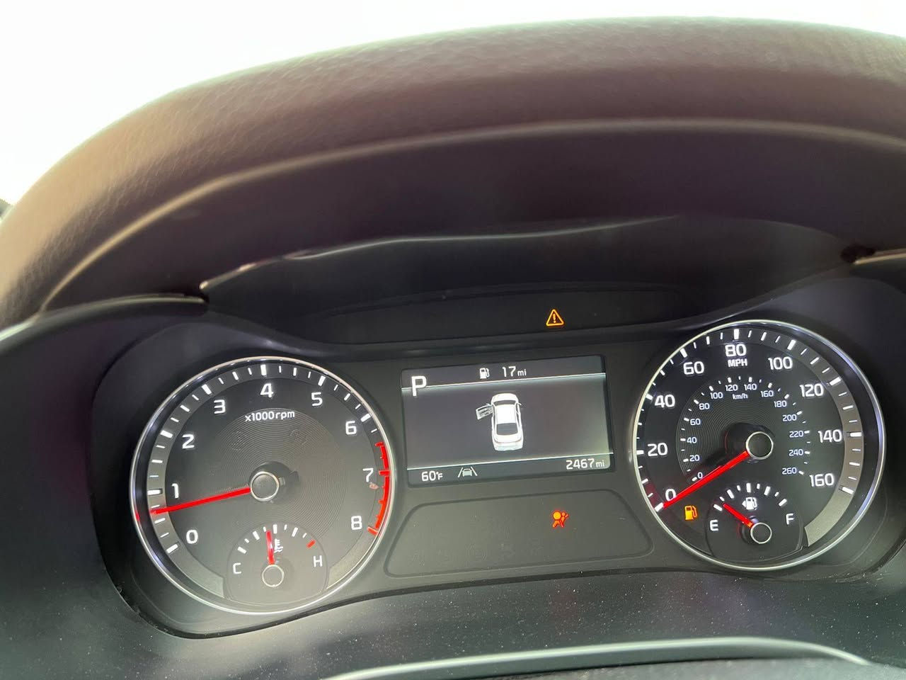 السلام عليكم فورتي للبيع موديل 2024 وارد امريكي مواصفات نص فول 
بدون رقم
 
تبديل بابين وبنيد نفس الون امريكي
لون ماروني
صور الحادث بل منشور 

شواصي لغود مكفوله 
السعر 120 وبيه مجال 
***********
