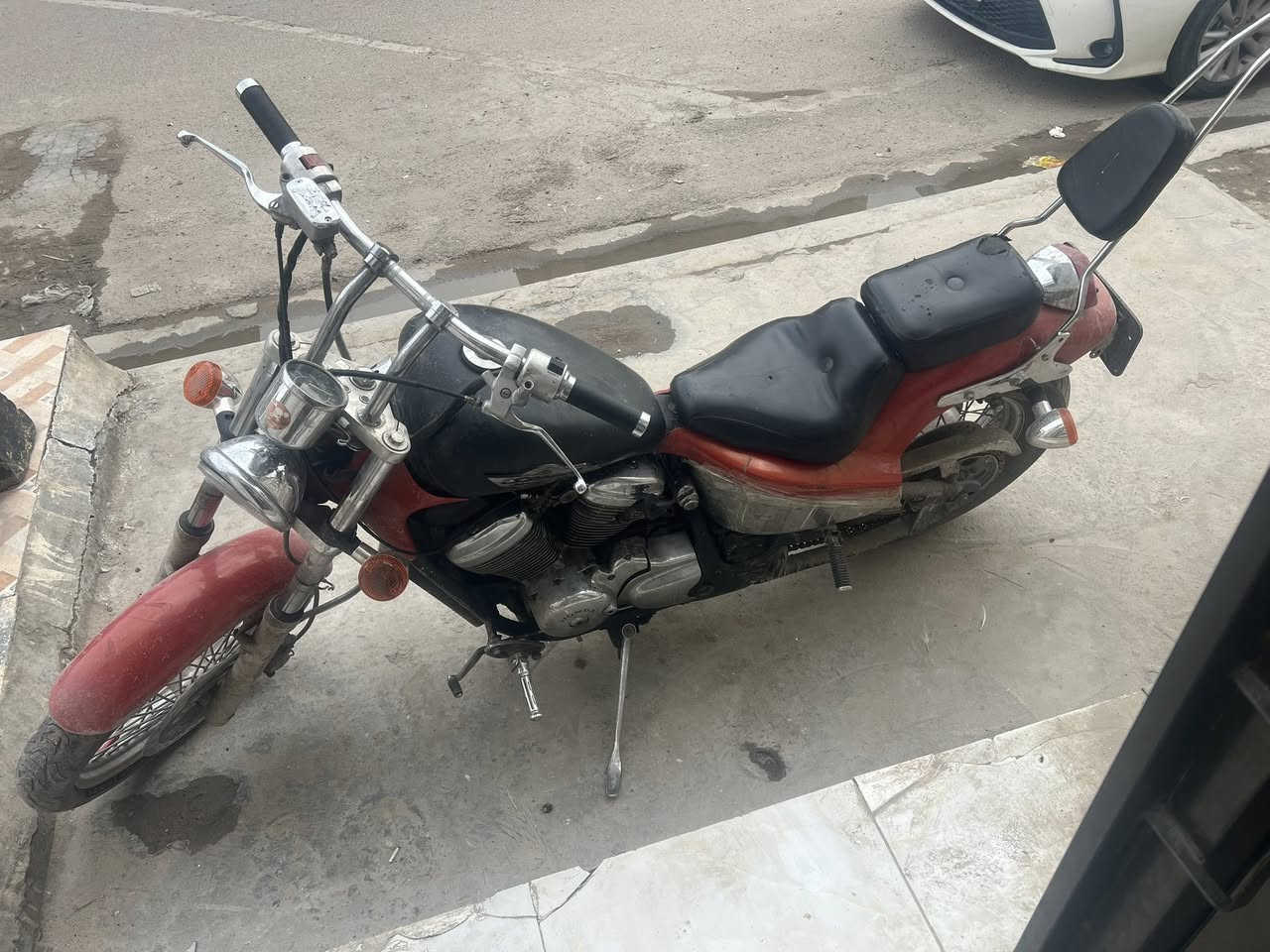 السلام عليكم ستيد ٤٠٠ للبيع رقم صلاح الدين مكينة مكفولة گير مكفول كهربائيات نضيفة بيهة نواقص مثل الكفرات بيهن كسور والكابريتر يحتاج تبديل والدبل الامامي گايم . الباقي كله نضيف . تجي تفحص وتشوف بنفسك . الدراجة شغاله ونشطة تاكل التبليط وفصلة رياضي 
مكان الدراجة بغداد حي الجهاد . السعر مليونين دينار عراقي 
***********
