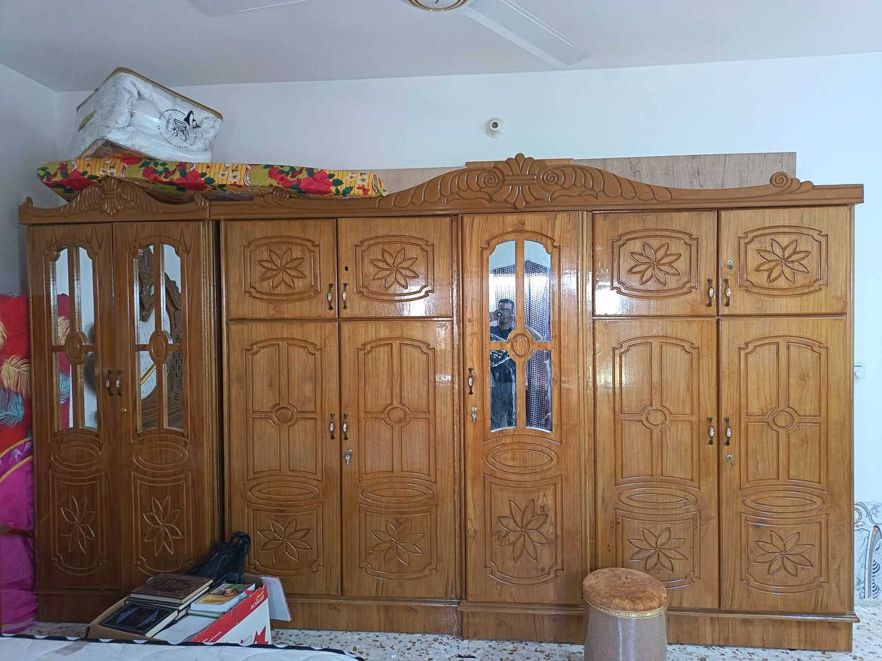 غرفت خشاب للبيع تزكام نضيفه ستخدام قليل
نقص بس مرايت الميز ستفسار عل الرقم ***********
مكلف بلنشر
