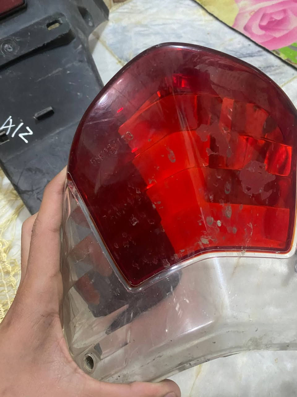 السلام عليكم غراض ماكس للبيع مختم ذيل وجامة بك لايت ويدات وقطرة وقبق فلاوين اصلي كله RPM
كابريتر اصليه مال ماكس فقط يرادله تقسيم الهوه مالته 
مكاني نجف حي جامعة *********** متواجد فيس و واتساب فقط
