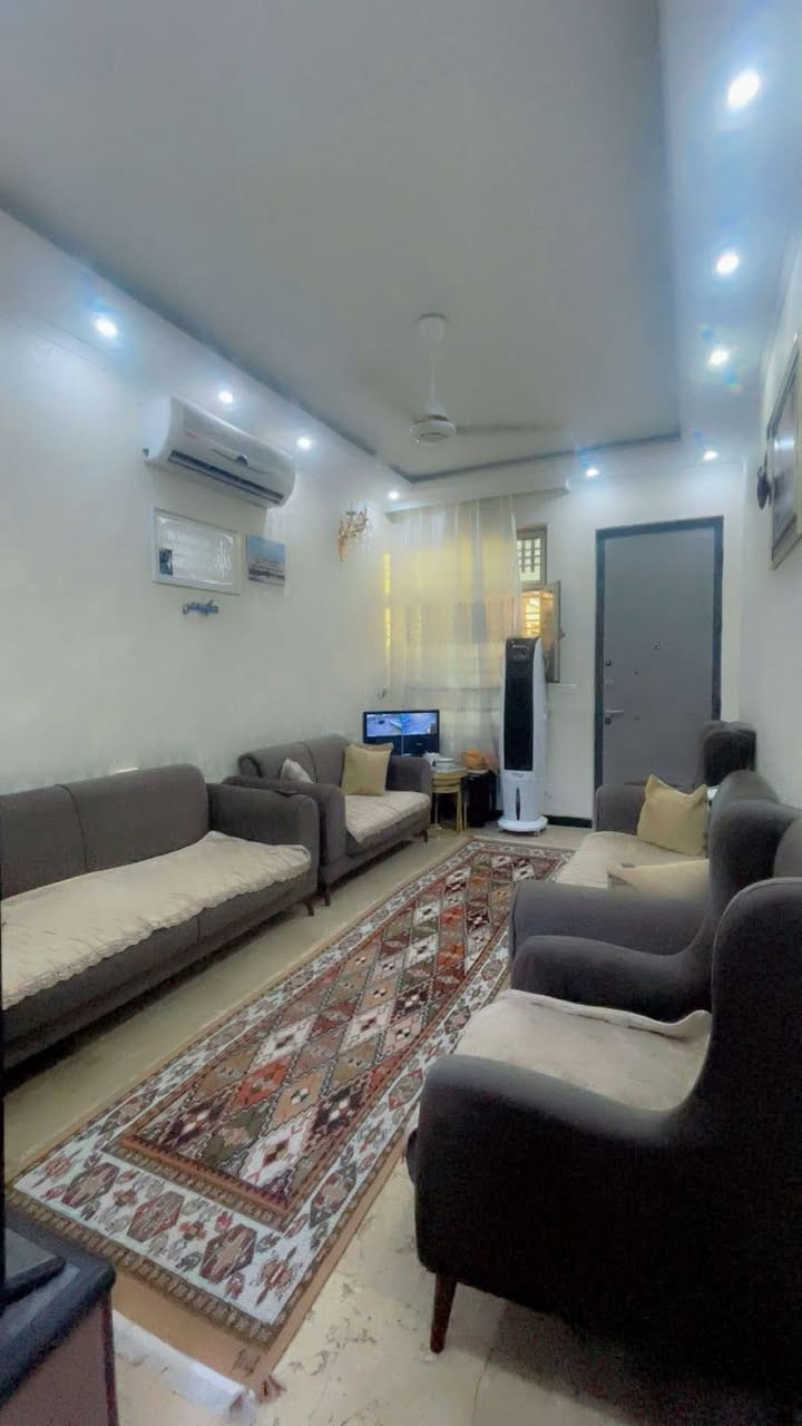 مشتمل 70م للبيع
يالله
مشتمل 70م 
واجهة 3ونص نزال 20
يحتوي على استقبال ومطبخ وحولي 
وخدمات وغرفه نوم
وطابق الثاني غرفتين نوم وخدمات
📍العنوان : حي اور قرب فلكة صباح الخياط

للأستفسار مكتب ارض الخيرات
***********
***********
