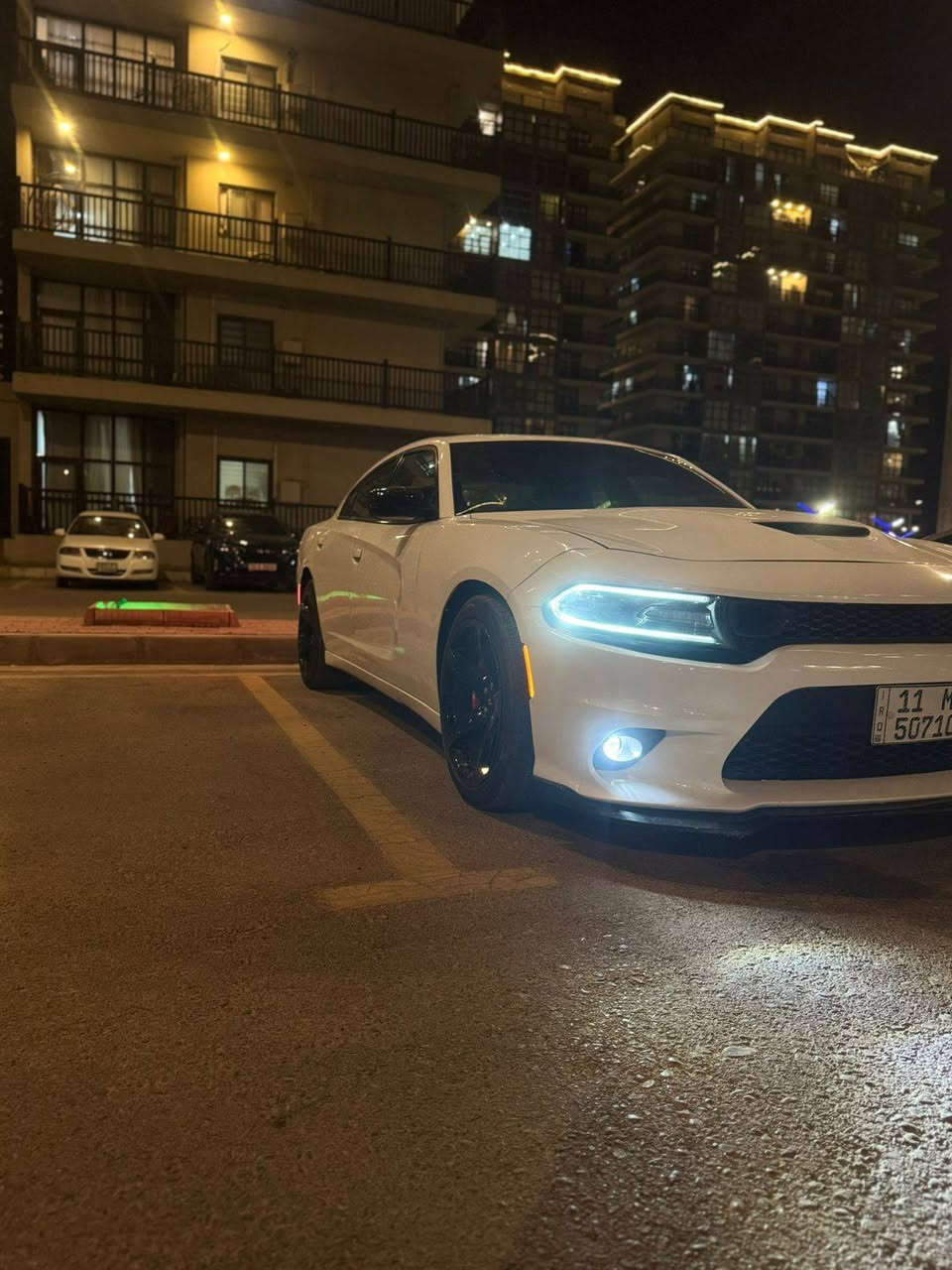 السلام عليكم 
جارجر sxt  فول مواصفات 
1. فتحه سقف 
2. ⁠دخول ذكي بصمه أبواب 
3. ⁠تحكم ستيرن جهتين 
4. ⁠كشنات هيتر 
5. ⁠كشنات أماميه كهرباء 
6. ⁠تبريد ثلج 
7. ⁠ويل 20جديد 
8. ⁠تخم تاير جديد 
9. ⁠مكينه وكير شرط 
10. ⁠السياره بيها اناره داخليه مسويها ب150الف 
11. ⁠سياره عليها ادامه كامله قبل سبوع +بوليش ونانو سيراميك 
12. ⁠السياره جديده ماتصرف عليها ربع بل عافيه الي تكون من نصيبه السياره رقم بغداد بسمي تحويل ثاني يوم او اعتذر عل أطاله ❤️ رقم ***********
