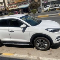 توسان 2018 خليجي مكفوله ماشيه 75 الف ابيض  رقم بغداد   07746734162 الس...