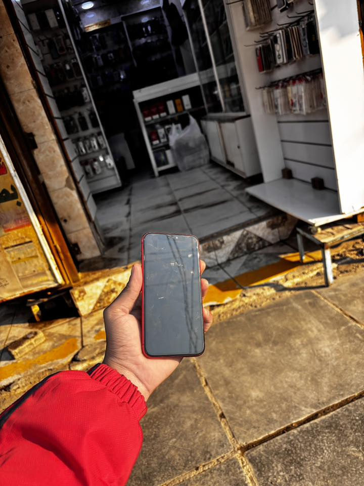 ايفون 11 عادي مفطور ضهر
ونققطة زغيرة بشاشة 
سعر منهي 135 
تفاصيل اكثر ع خاص او على هذا رقم 
***********
