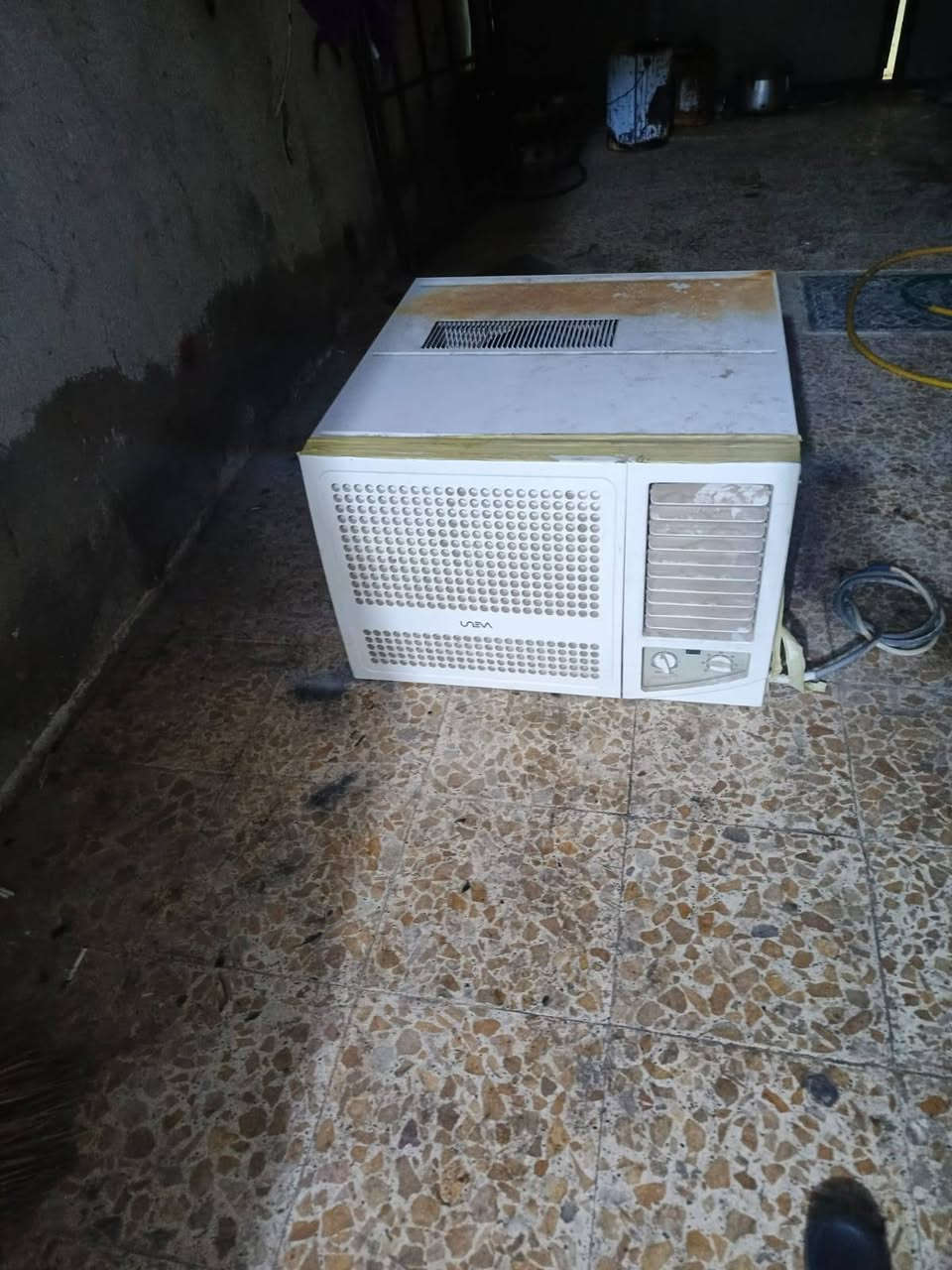 سلام عليكم اخواني جميعا عندي ديوان للبيع ومكيف طنين ونص امانت الله لامصلح ولا مفتوح وعل الفحص سعر الديوان 150 بي مجال سعر المكيف 275 بي مجال حك الجيه نجف حي الغري ***********
