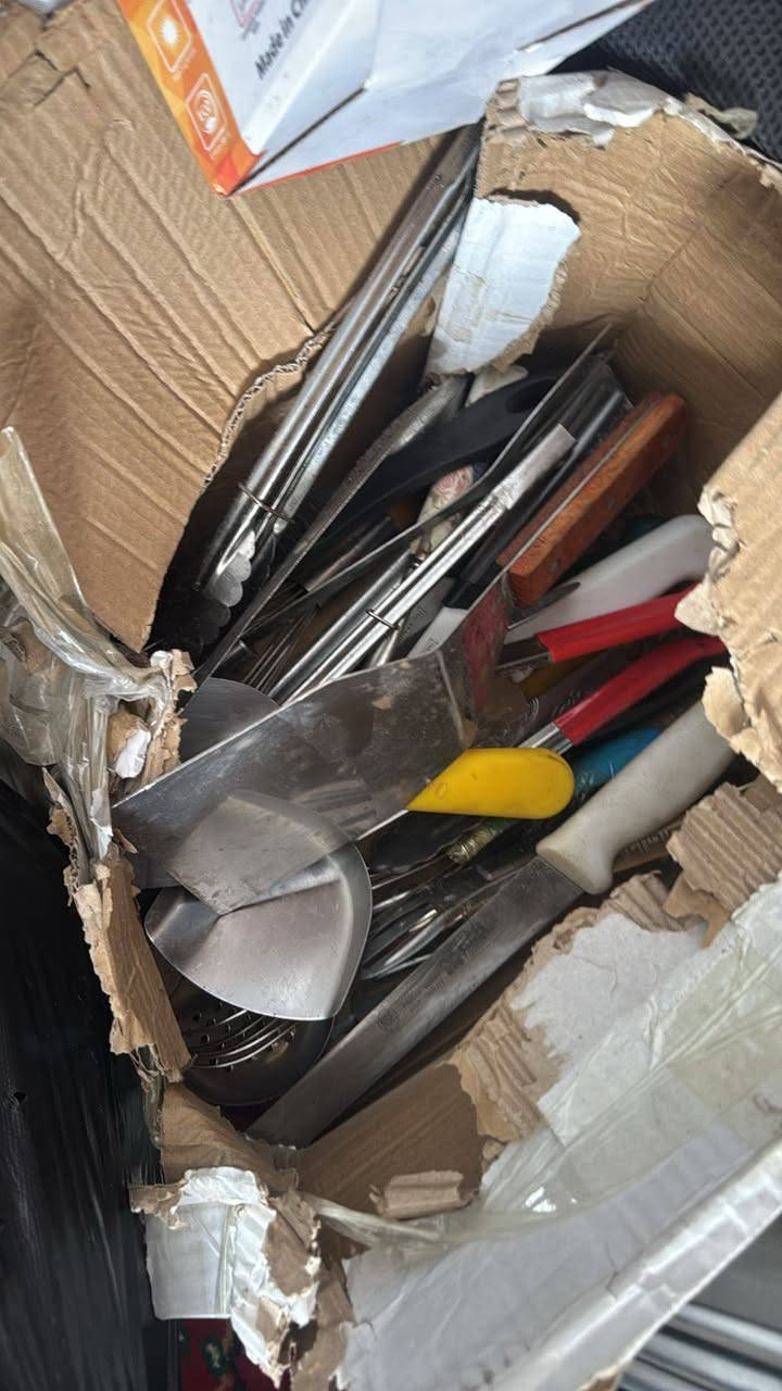 السلام عليكم اغراض بيتزا للبيع استخدام قليل للتواصل واتس *********** كربلاء
