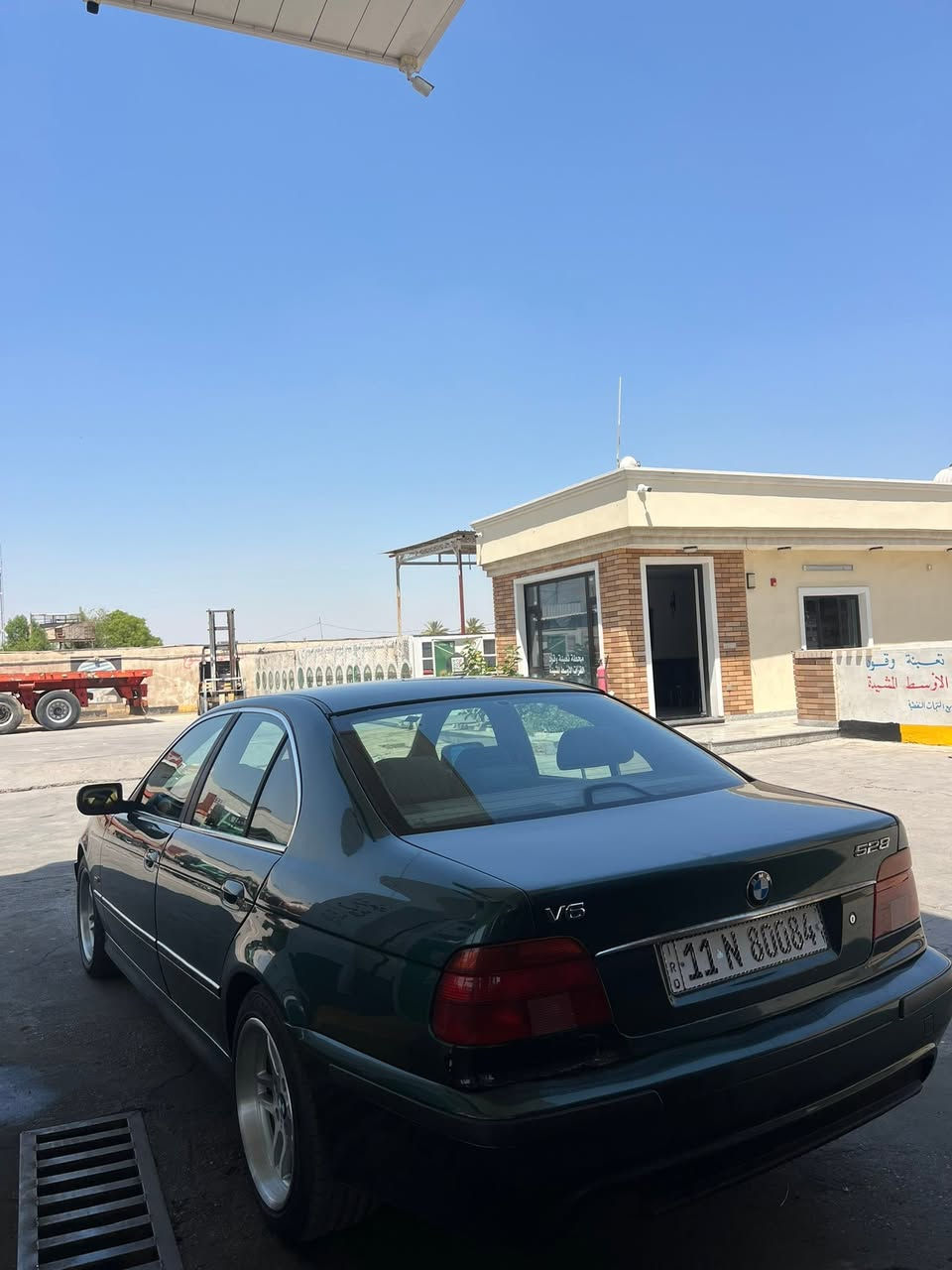 السلام عليكم E39 BMW صقر موديل 2000 حجم 528 مصبوغة عام سيارة  تحديث كامل M
جاهزة رقم بغداد باسمي السعر 95  بي مجال بسيط 
مكاني بغداد للتواصل***********
