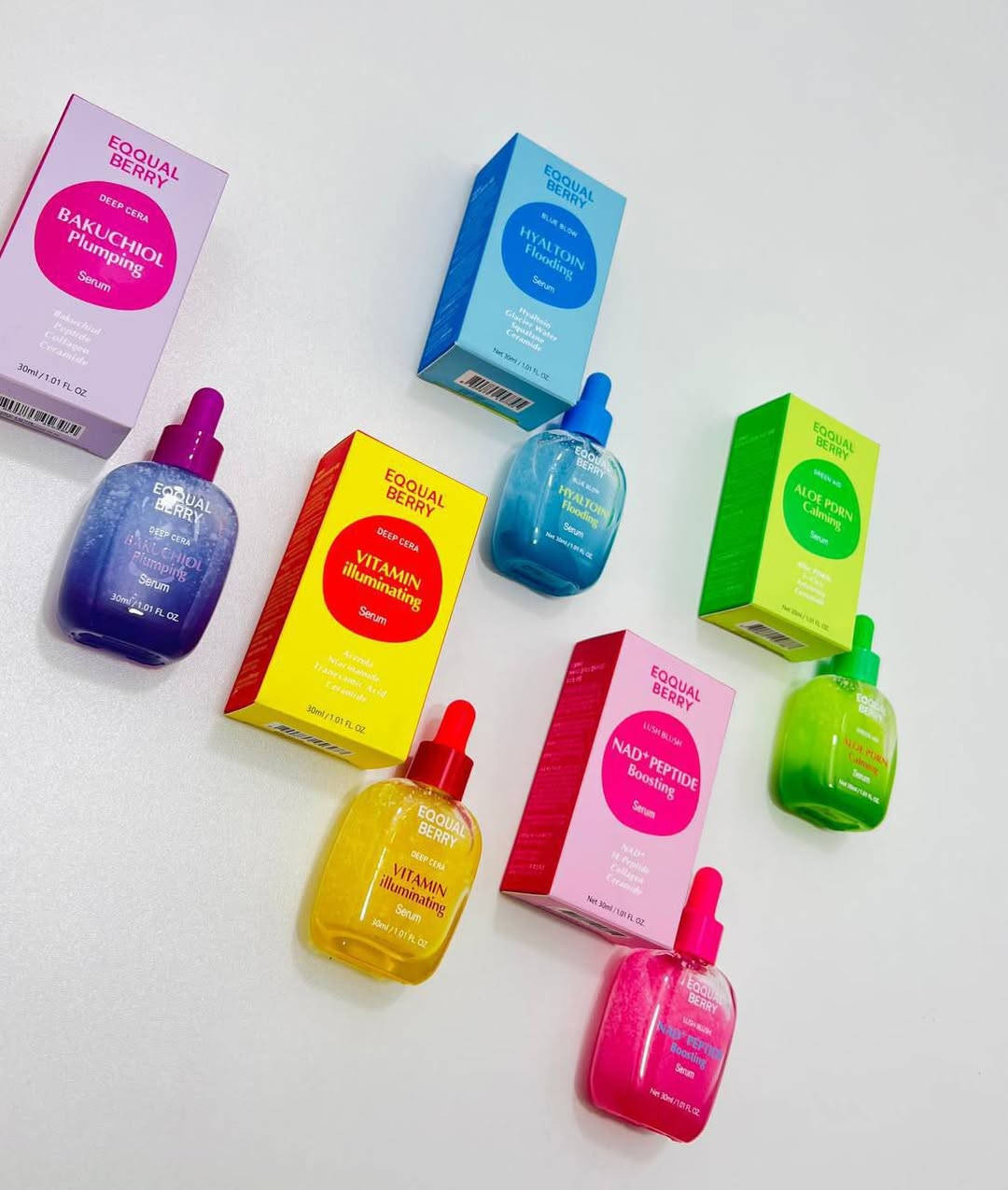 💧 مجموعة سيرومات  ايكول العناية بالبشرة – كل لون حلّ 💧
هاي الصورة تمثّل تشكيلة سيرومات متكاملة، كل واحد مصمَّم يعالج مشكلة مختلفة بالبشرة وبتركيز عالي ونتائج ملموسة 👌
🔹 البنفسجي: يمنح البشرة امتلاء ونضارة، يقلل مظهر الخطوط ويعطي ترطيب عميق
🔹 الأصفر (فيتامين): يفتح البشرة، يوحّد اللون ويعطي إشراقة واضحة
🔹 الأزرق (هيالورونيك): ترطيب قوي، يملأ البشرة ويخلّيها ناعمة ومشدودة
🔹 الوردي (ببتايد): يعزّز تجديد البشرة، يحسّن المرونة ويقوّي الجلد
🔹 الأخضر (ألوفيرا): يهدّئ البشرة الحساسة، يقلل الاحمرار ويرطّب بلطف
✨ تقدرين تستخدمين كل سيروم حسب احتياج بشرتج
✨ مناسبة لكل أنواع البشرة
✨ قوام خفيف، يمتص بسرعة، وما يثقل

سعر العرض 50 
توصيل بغداد  4 محافظات 6


**إذا كنت صاحب هذا الإعلان وتريد حذفه لأي سبب، رجاءا أرسل رسالة إلى الدعم الفني**