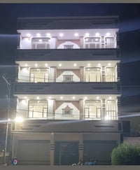 يوجد شقه طابق ثالث + العماره تحتوي ع مصعد غرفتين وصاله ومطبخ الايجار ا...