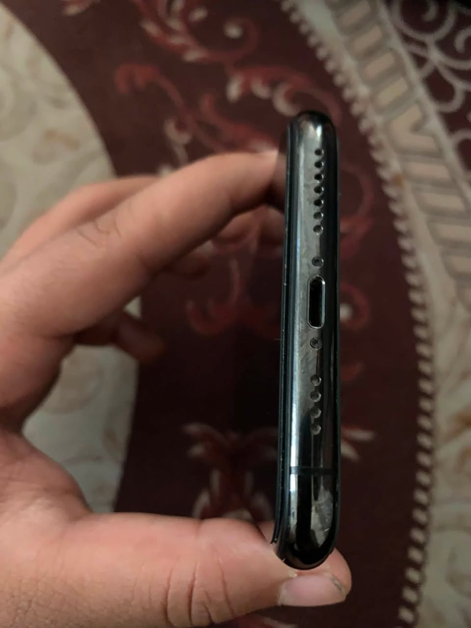 السلام عليكم ايفون 11 برو ماكس نضيف مبدل بطارية اصلية وذاكرة 64 بس نضيف حيل السعر 350  بي مجال    للتواصل ***********
