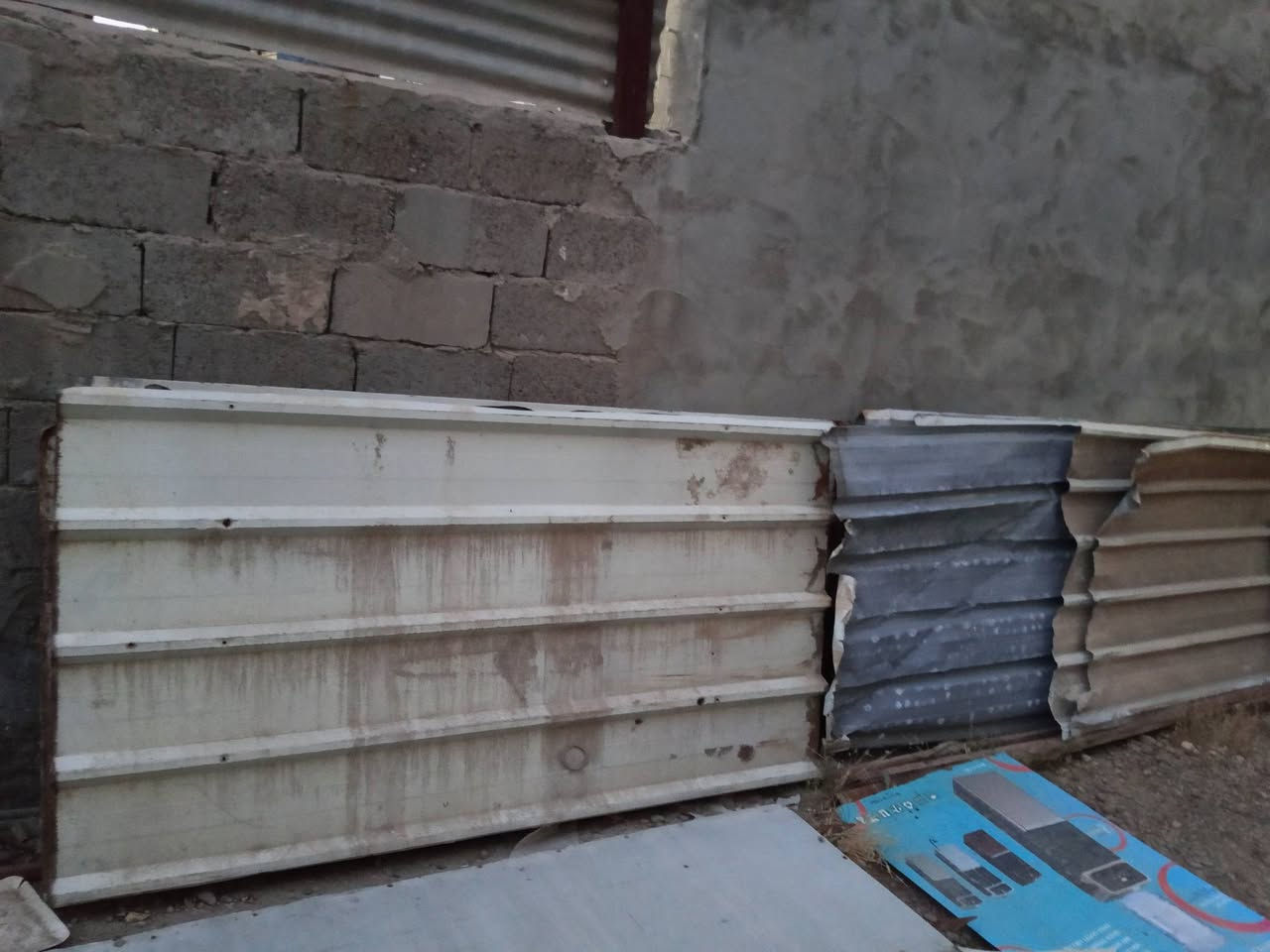 سيم سياج 3لفات وجينكو 7قطع طول 4متر سندوش 3قطع طول 2 بوري مربع عدد 3 طول 6متر للبيع مكان بغداد الدوره  للتواصل ***********
