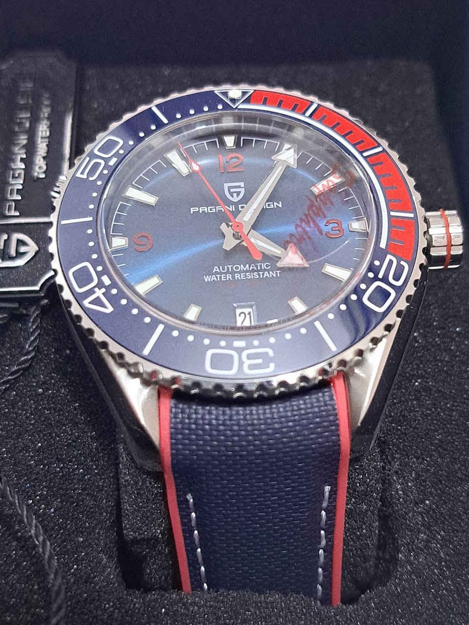 ماركة pagani design
جديد غير مستخدم 
سعر ١٢٥ الف للقطعة 
مكان بغداد ويوجد توصيل


**إذا كنت صاحب هذا الإعلان وتريد حذفه لأي سبب، رجاءا أرسل رسالة إلى الدعم الفني**