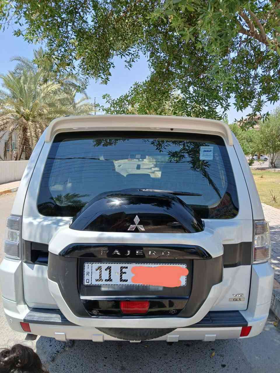 السلام عليكم باجيرو موديل 2015 حبتور محرك 6 سلندر 3500 كير محرك علي وضع الشركة سياره مكفوله من ضربه والصبغ فقط جاملغ امامي شبر بارد
فتحة كشنات جلد حاكيه زراك لايت 
كشنات كهربائية شاشه حجم كبير ٧راكب دمام خلفي 
٣ قطع تبريد مري شفط دفع رباعي
٥ ويل ثلاجة مري شفط حساس خلفي تخم تاير جديد
مع صدر خلفي امامي جديد رقم بغداد بسمي الجديد سياره كلش جديده السعر ١٧٠ اوبيها مجال بسيط ***********
السلام عليكم باجيرو موديل 2015 حبتور محرك 6 سلندر 3500 كير محرك علي وضع الشركة سياره مكفوله من ضربه والصبغ فقط جاملغ امامي شبر بارد
