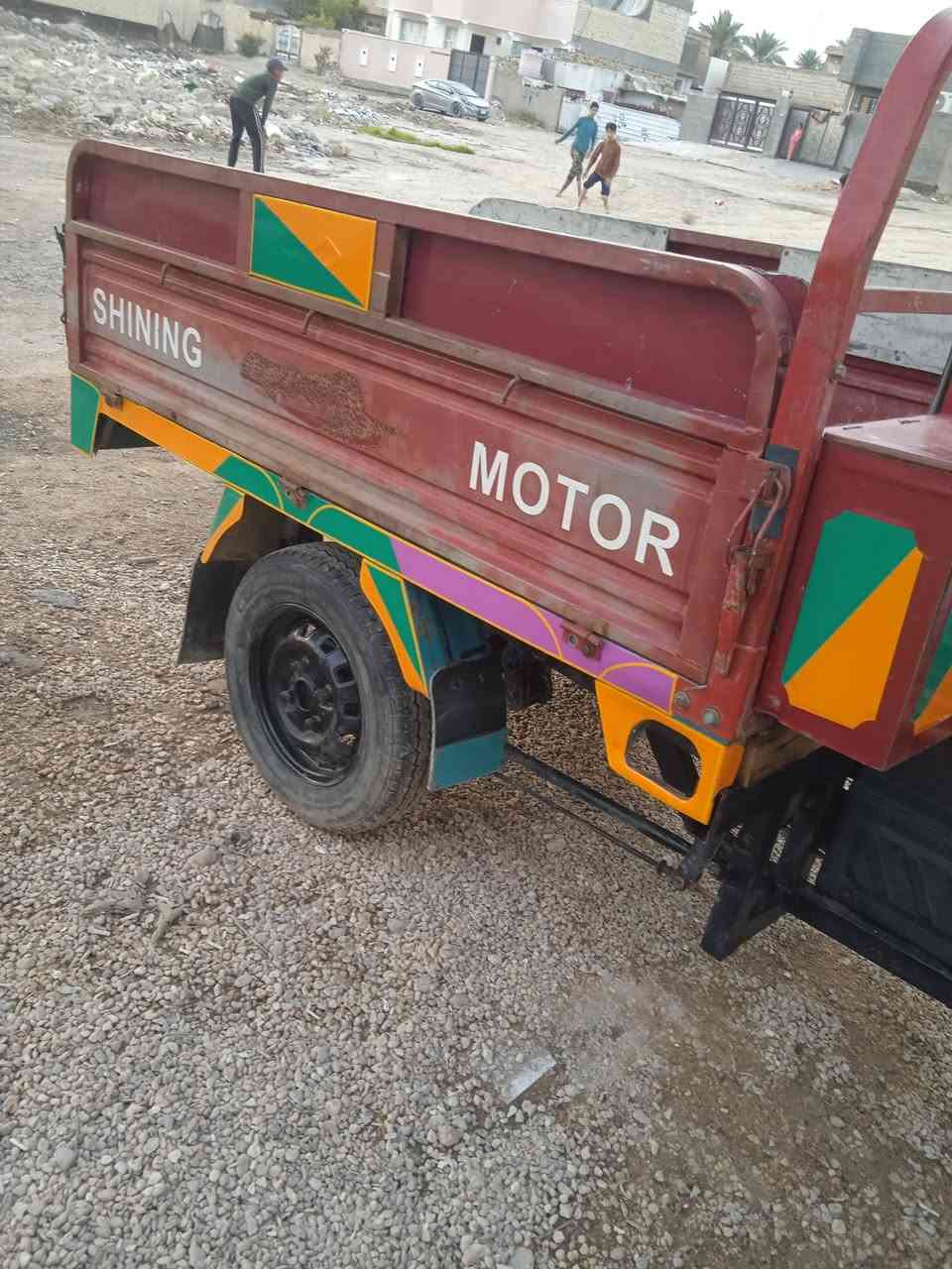 السلام عليكم ستوته اوراق اصولي مدفوع الكمرك بس ترقم موديل 14 محرك 24 مكفوله كفاله عامه اشاير امبيثري سلف هندر هورن شاصي خياس ستوته جديده مكفوله من كلشي ستوته مامغسوله وبل واقع احله من صوره مكان حله شارع 80 سعر ميلون و300 وبيه مجال ***********
