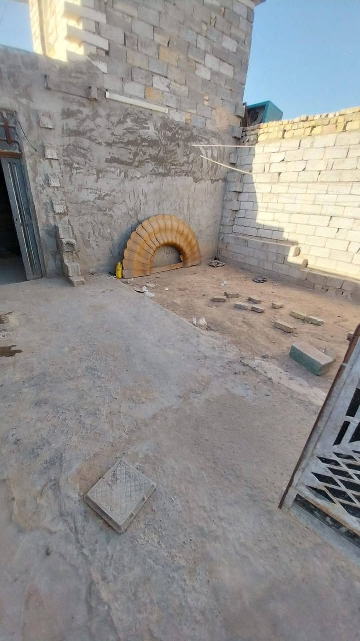 دار للبيع ١٠٠م زراعي
غرفه وصاله ومطبخ وحمام 
عنوان الدار شارع المطار الجديد 
داخل فرع محلات الشبيلي 
السعر ١٦ مليون وبي مجال 
مكتب بغداد للعقار ***********
