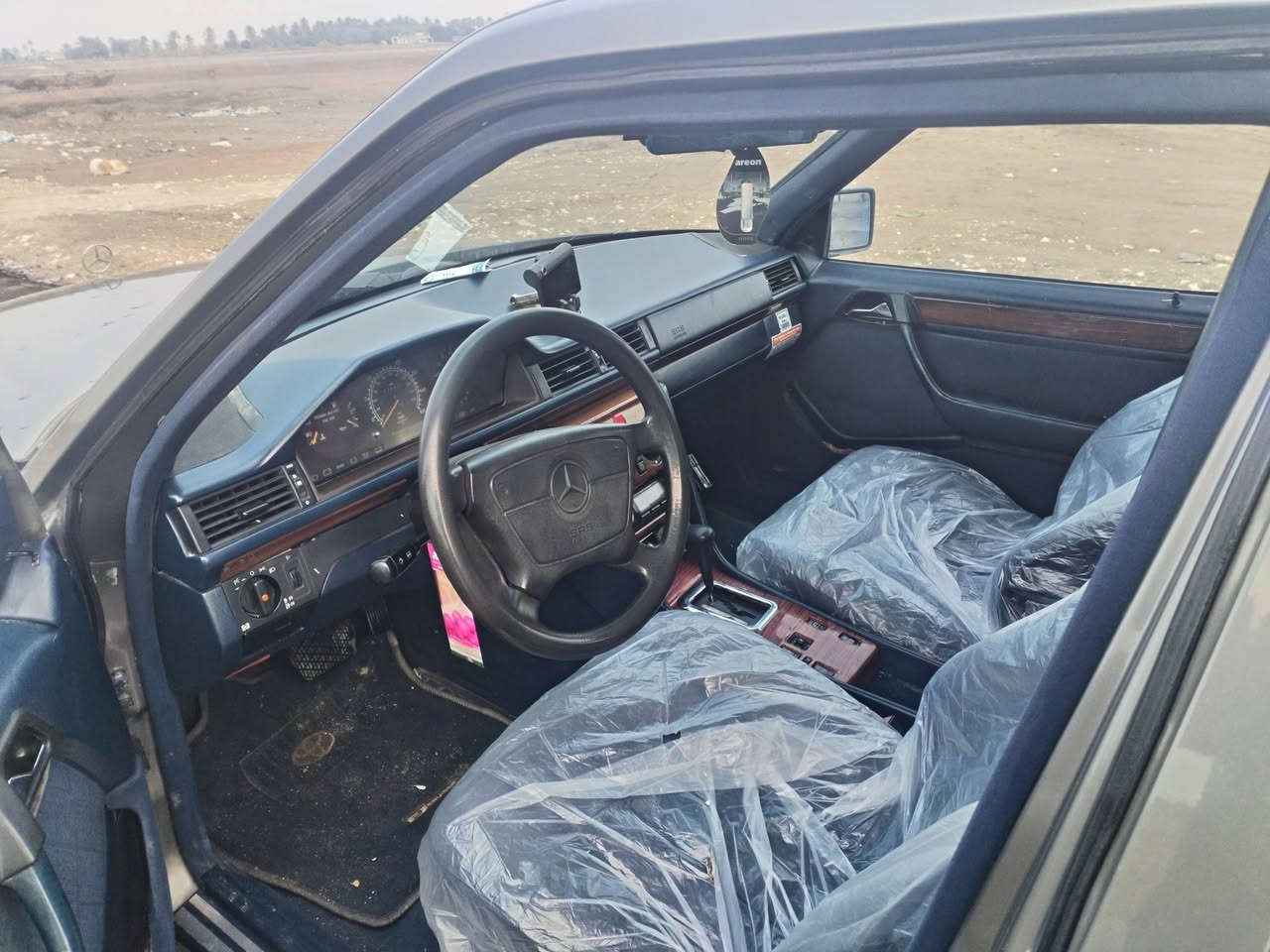 سياره للبيع مارسيدس دب موديل 89 سنويه لل30 كفاله من القواعد مكينه وكير خير من الله رقم بغداد سياره جاهزة جديدة كارتون السعر ب68 وبيه مجال للشراي للاستفسار. ***********
