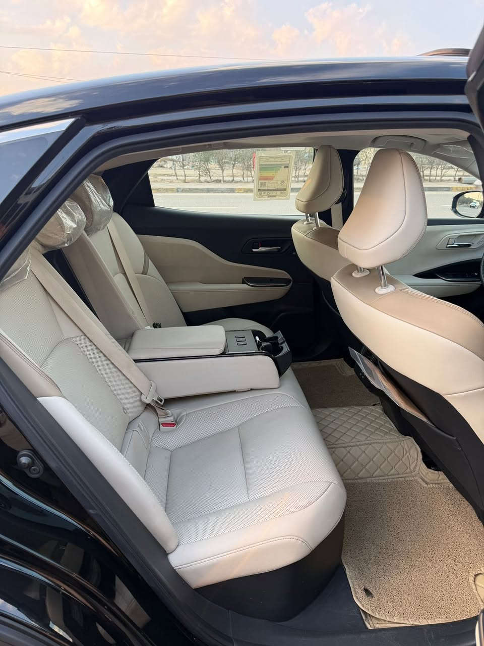 السلام عليكم
تيوتا كراون 2023هايبرد
مكفوله كفاله عامه ومغلفه نانو
رقم بغداد مشروع وطني بأسمي
ماشيه ٤٠ الف كيلو متر
مواصفات الكراون المعروفه من فتحه وبرده خلفيه و تحكم بالكشنات الخلفيه 
تدفئه وتبريد كشنات وباقي المواصفات المعروفه 
 تنفس طبيعي السياره 
مكان السياره البصره ياسين خريبط
السعر ب ٣٣٨ وبيها مجال قليل حك الجيه
***********
