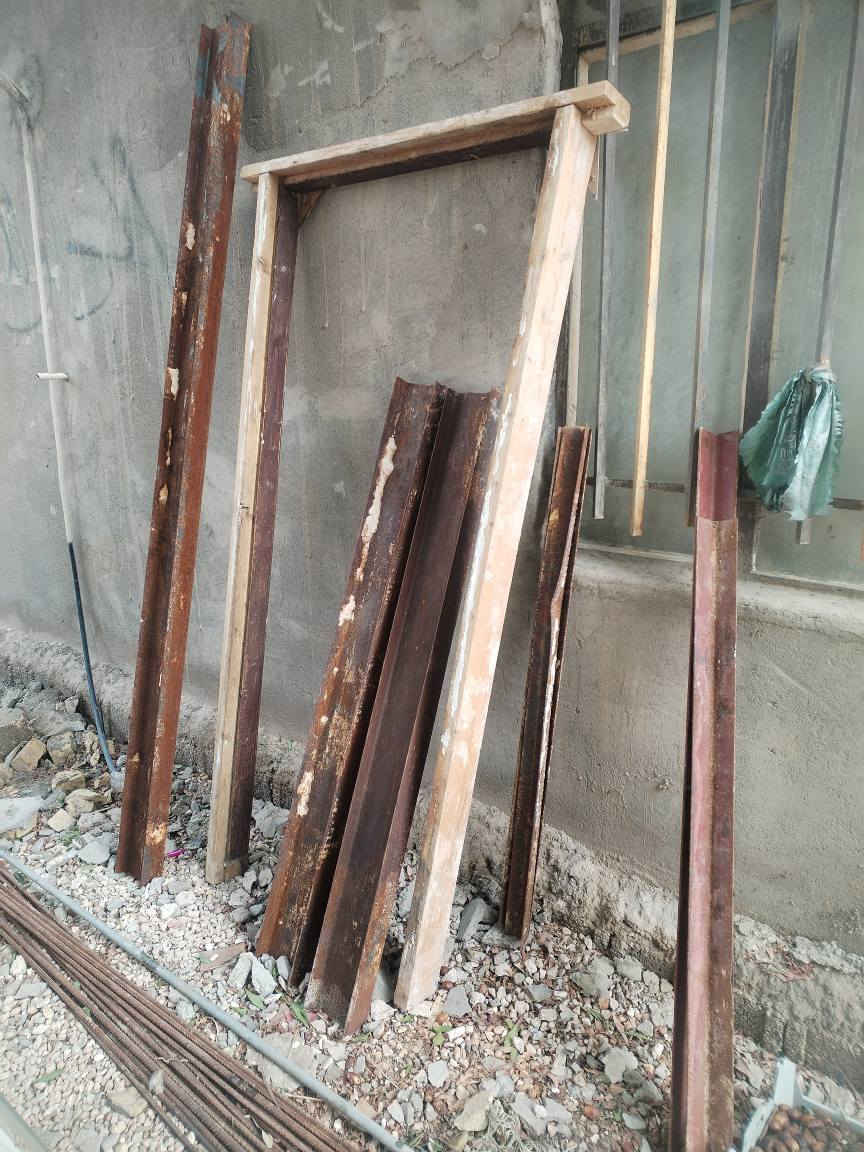 بيبان 3 للبيع ثنين حديد واحد خشب كاملات مع الجرجوبات سعرهن 65. وعندي وياهن هنكلاين ةشيلمانات زغار تواصل واتساب ***********
