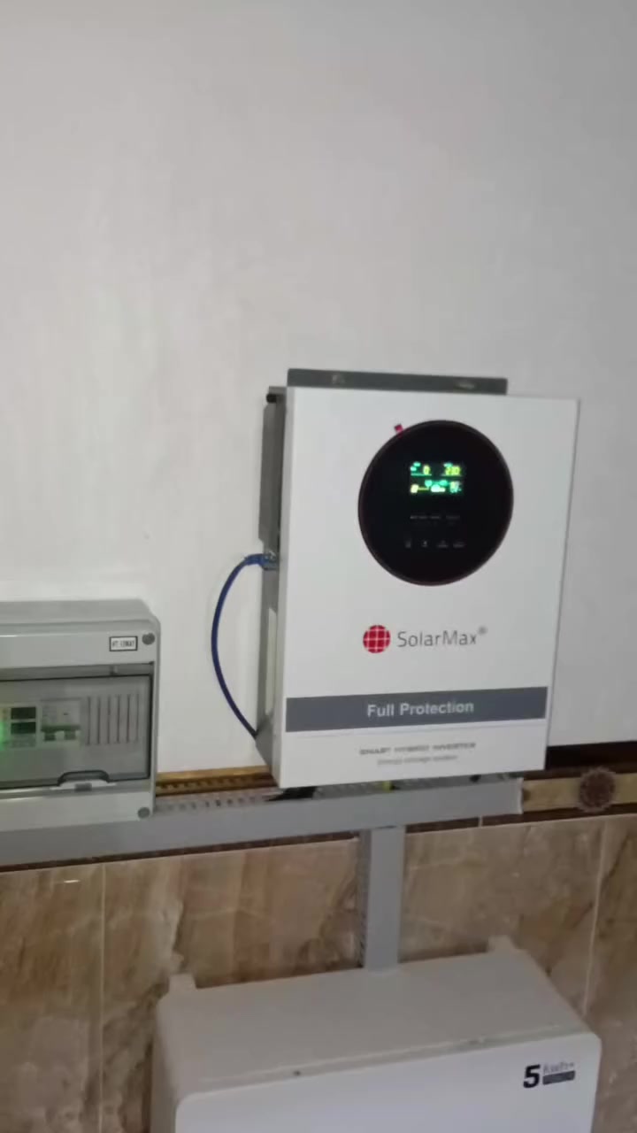 🚨 عرض تجهيز منظومة طاقة شمسية – 8 أمبير نهاري / 6 أمبير ليلي 🚨
حل مثالي للتخلص من ضعف الوطني والمولد 💡⚡
🔹 انفيرتر من شركة Solar Max
قدرة 3.7 كيلوواط
IP21
ضمان سنة كاملة
🔋 بطارية 5.5 كيلو – ضمان 5 سنوات
أداء ثابت وتشغيل مريح للأحمال الأساسية
⭐ القوة الحقيقية بالمنظومة: BMS ذكي (PNH 24)
✔️ يحمي البطارية من التلف
✔️ ينظم الشحن باحتراف
✔️ يمنع الهبوط المفاجئ بالفولت
✔️ يطوّل عمر البطارية
✔️ يقلل الأعطال لأقصى حد
☀️ 5 ألواح من شركة Jinko Solar
ضمان 12 سنة
فقدان أول سنة 1.5% فقط
بعدها 0.5% سنوياً
عمر تشغيلي يصل إلى 40 سنة
🔧 تأسيس كامل بمواد أصلية:
قواطع Solar Max
جوزة DC + 2 سمارت
حديد مغلون إنچ ونص
وايرات DC و AC حجم 6 ملم
💼 التنفيذ بإشراف
مكتب الوسام للطاقة الشمسية
📍 ديالى – الخالص – قرية السعدية الشط – مقابل مجمع الفارس
📞 للحجز والاستفسار: ***********
✨ احصل على منظومة متكاملة، أداء مضمون، وراحة بالك طول اليوم… استثمر في طاقتك النظيفة اليوم وابدأ حياة بلا انقطاع كهرباء!
#الجميع

