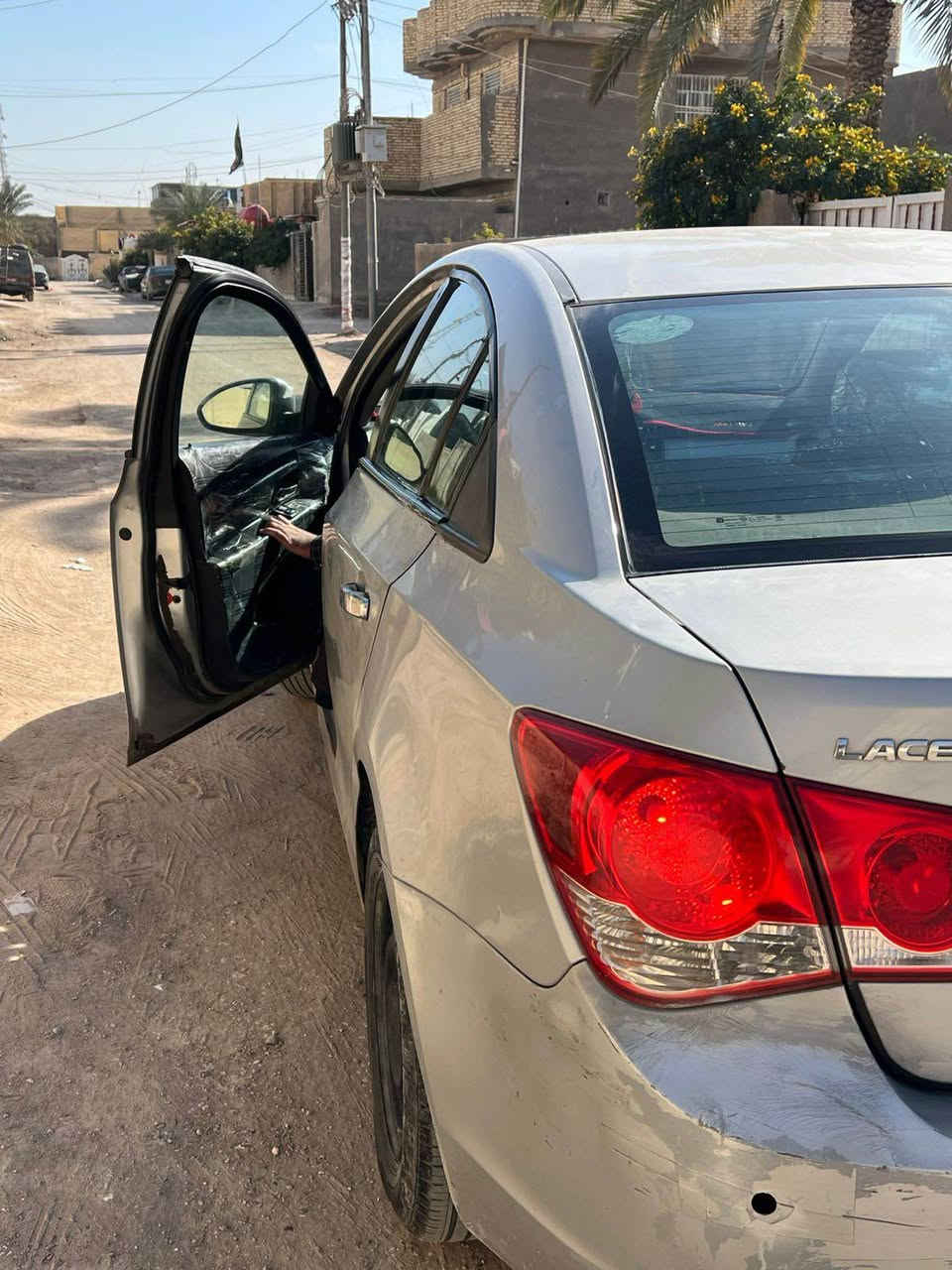 دايو لاستي سياره نظيفه كلشي مابيه محور مكينه كورله فقط بيه جاملغ مبدل مامصبوغ سياره اقتصاديه محوك 160000
داخله محدث من صوت سماعات وساشه لمس 44 سعره رقم المبايل *********** مكانه بابل Singapore
