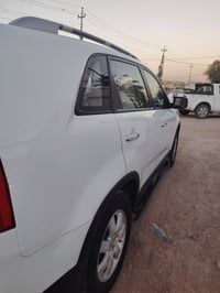 سورنتو ١٢  اربعه سلندرمكفوله من صبغ وتبديل ماعدا بارد قليل  مكينه مامف...