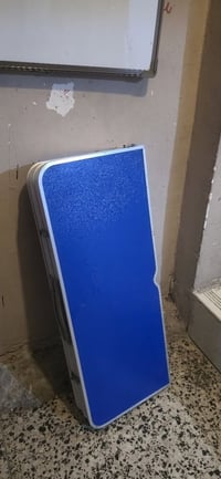 ميز المنيوم واربع مقاعد يطبك يصير جنطة استعمال قليل ما بيه اي عيب سعرة...