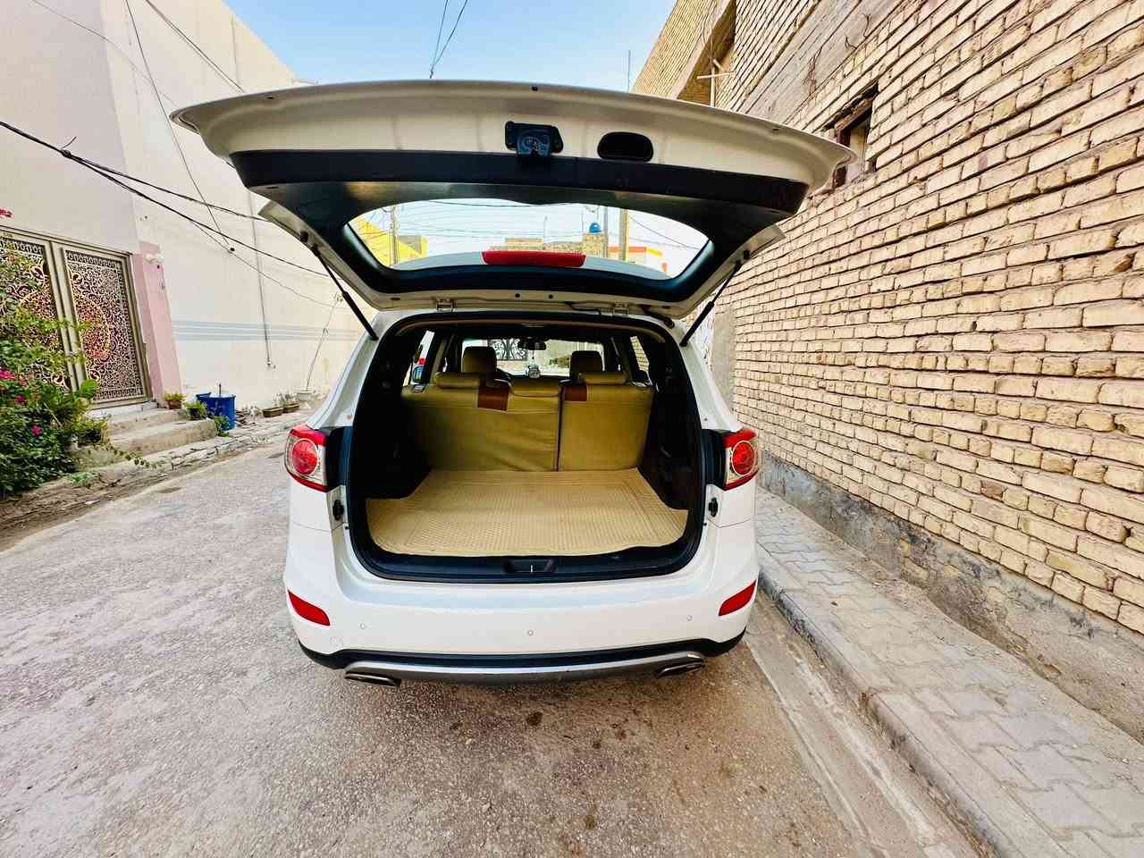 سلام عليكم 
سنتافي ٢٠١٢ كفاله عامه
فول مواصفات 
فتحتة سقف 
اشاير بالمري
تشغيل بصمه 
تخم تاير وحداديه وتبريد 
كامله السياره مابيه نقص 
رقم بغداد مشروع وطني  شرط التحويل 
السعر ١٨٦  ورقه وبي مجال بسيط 
مكانه النجف / المشخاب 
موبايل ***********

