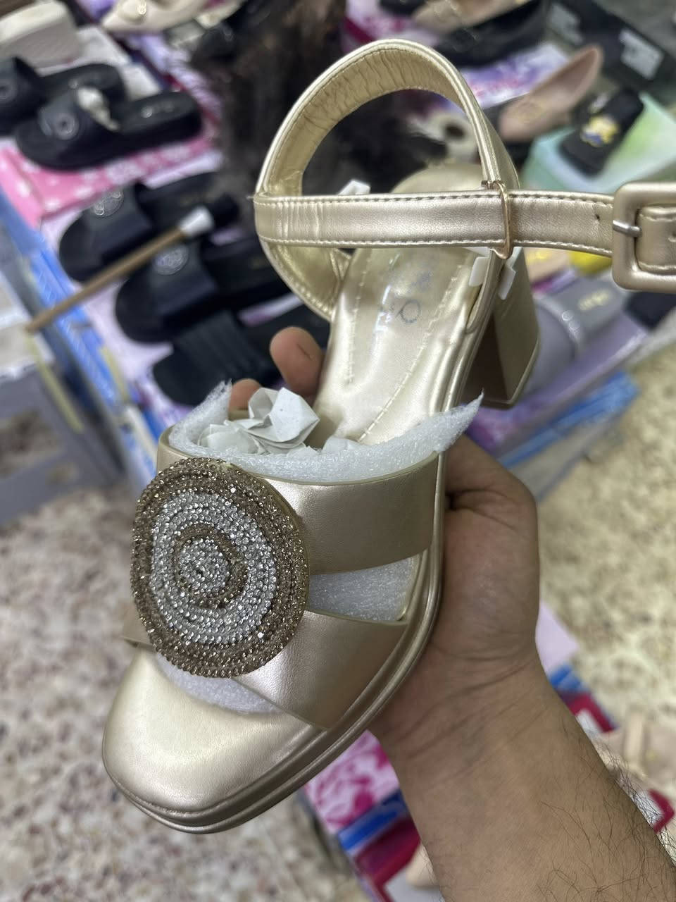 صندل نسائي كعب صيفي خفيف القطعه ب5 الاف  يتوفر توصيل لكل الحله حجز خاص


**إذا كنت صاحب هذا الإعلان وتريد حذفه لأي سبب، رجاءا أرسل رسالة إلى الدعم الفني**