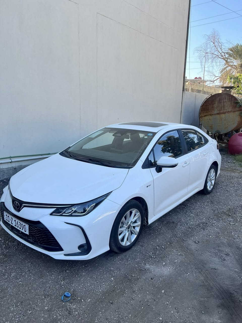 السلام عليكم كورلا هايبرد 2025 ماشية 4  الف كيلو مكفولة من الصبغ والبارد والرصعة فول مواصفات مكان السيارة الكاظمية السعر 15.300$ نهائي هاتف ***********/***********
